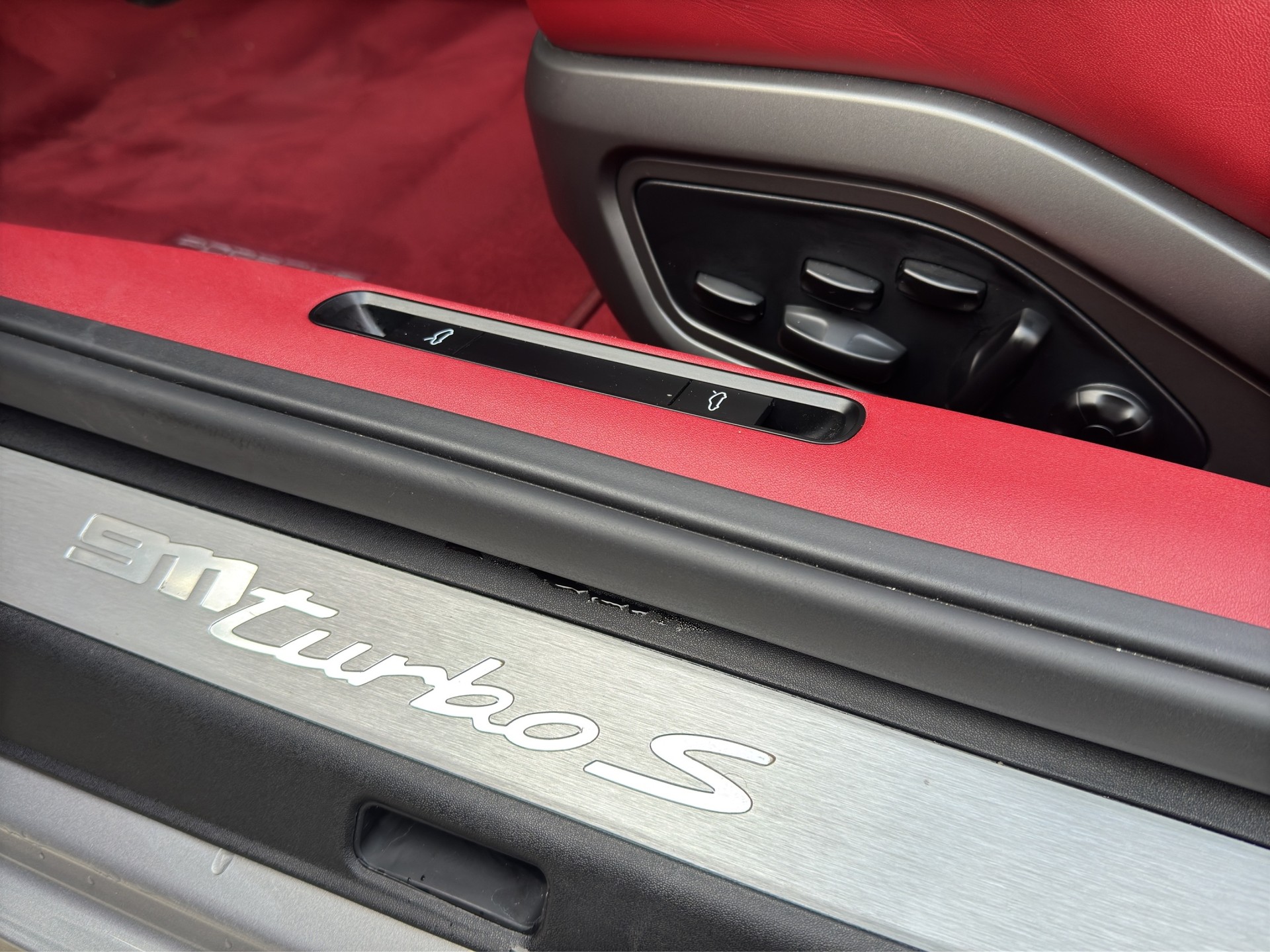 PORSCHE 911 Cabriolet 3.7 Turbo S PDK-image-24