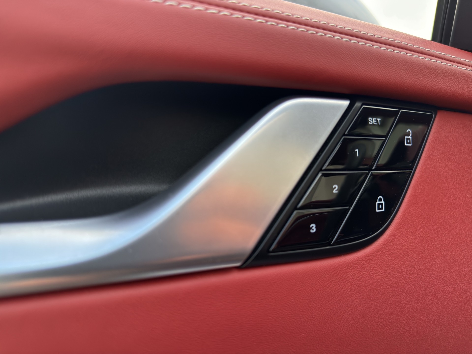 PORSCHE 911 Cabriolet 3.7 Turbo S PDK-image-28
