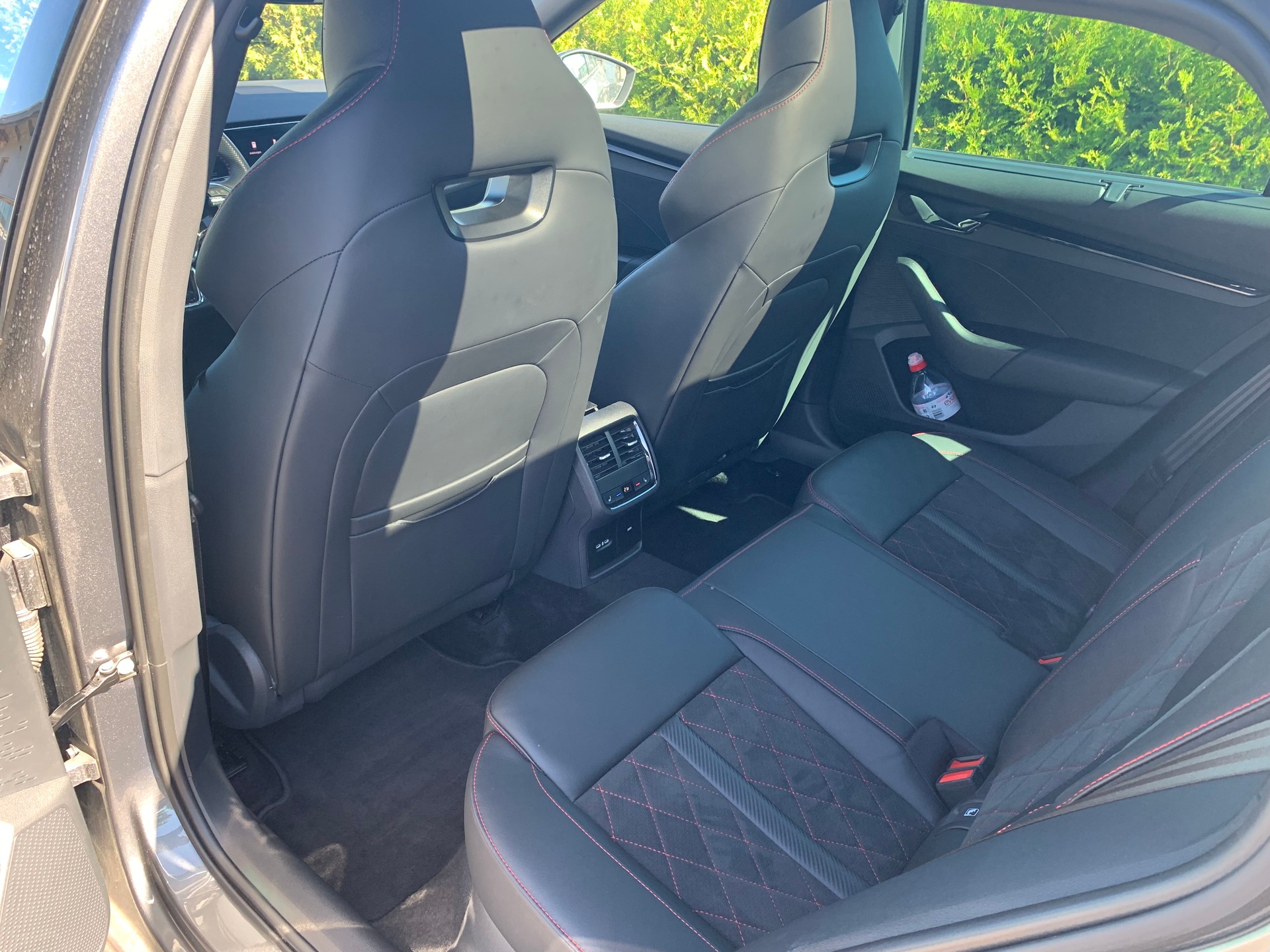 SKODA 2.0 TDI RS 4x4 DSG-image-6
