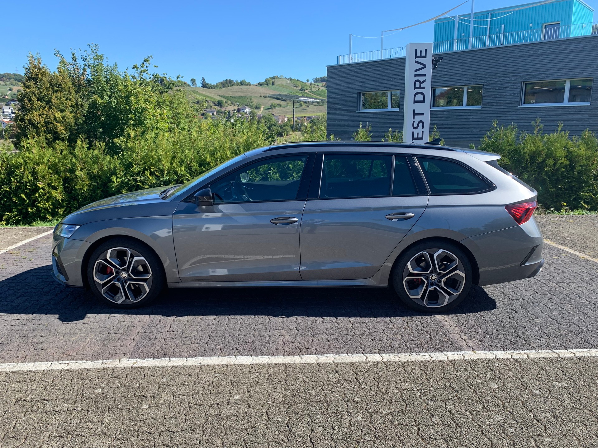 SKODA 2.0 TDI RS 4x4 DSG-image-0