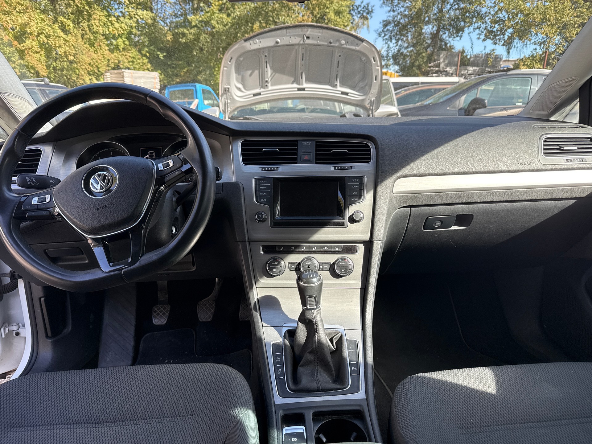 VW Golf Variant 1.6 TDI Lounge R-Liine 4Motion-image-6
