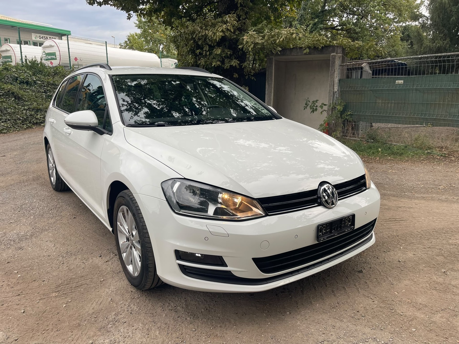 VW Golf Variant 1.6 TDI Lounge R-Liine 4Motion-image-0