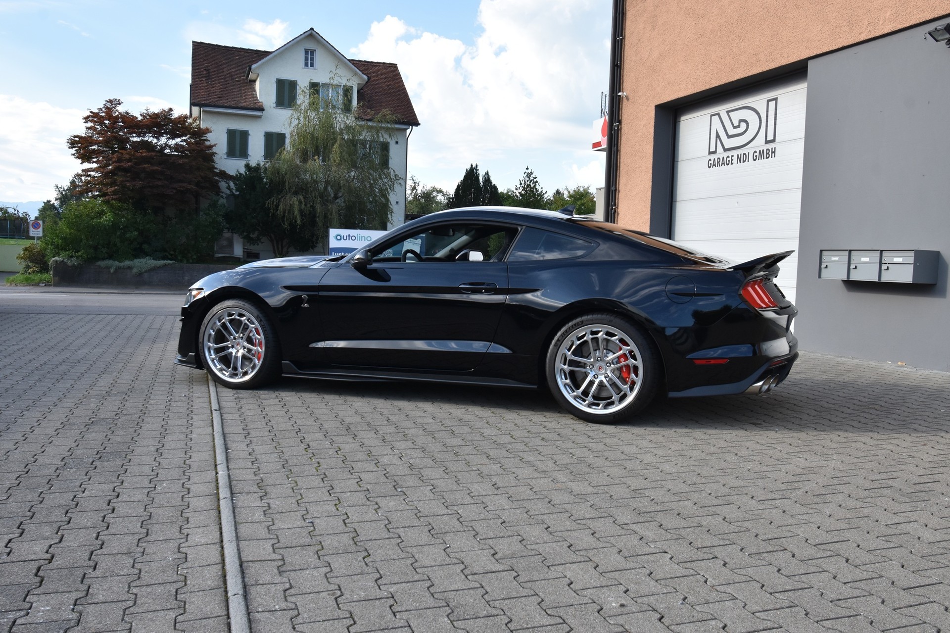 FORD Mustang Shelby GT500-image-2