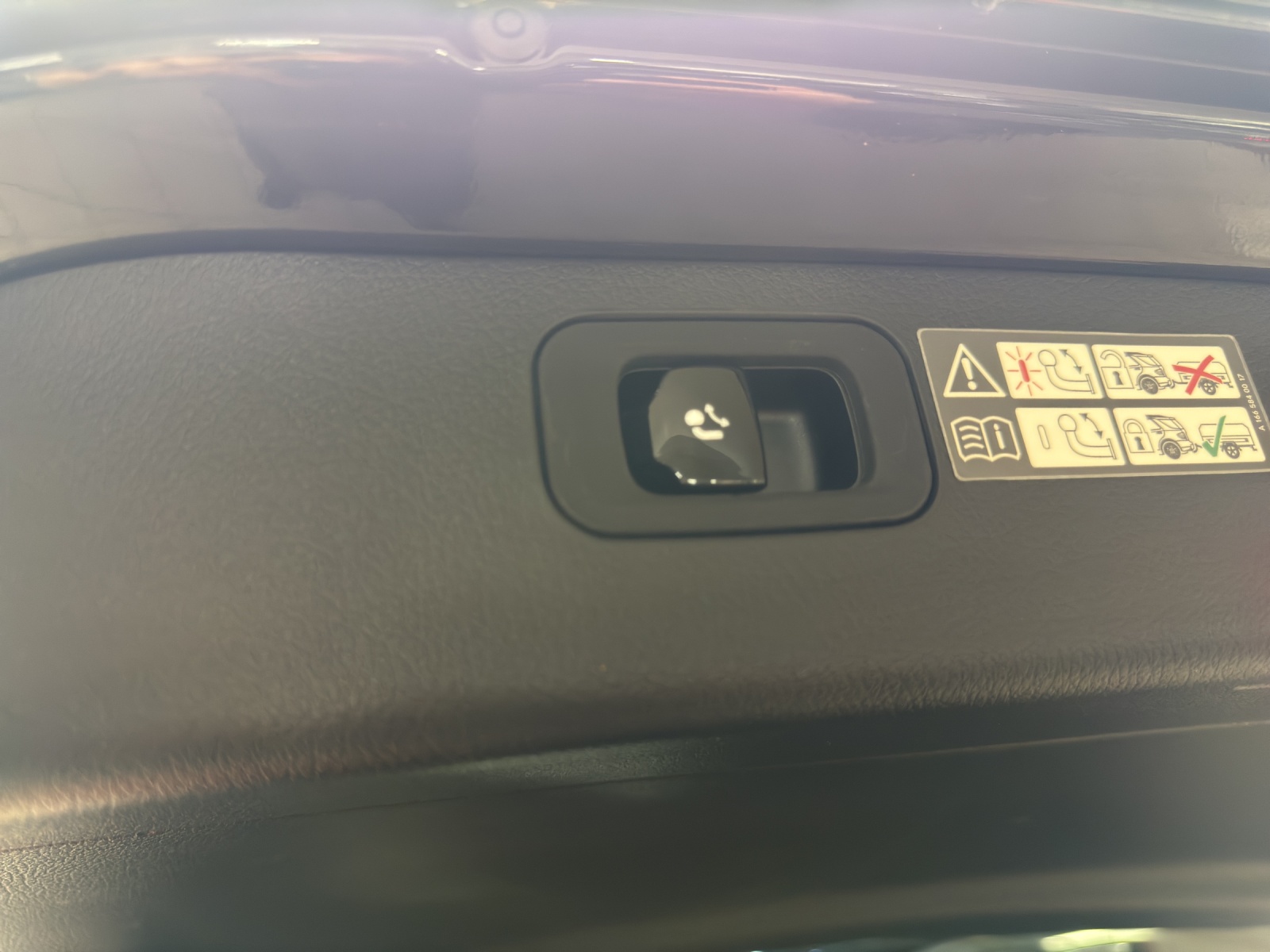 MERCEDES-BENZ C 200 T 4Matic AMG Line-image-21