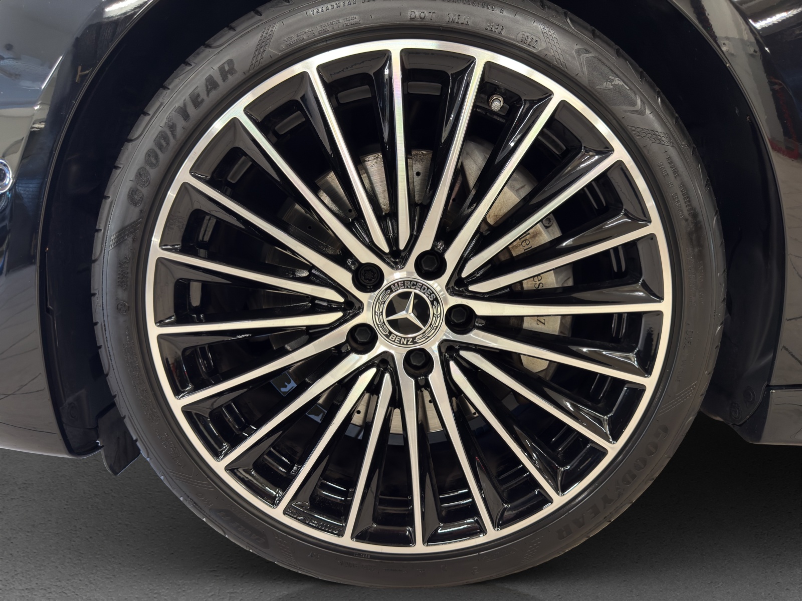 MERCEDES-BENZ C 200 T 4Matic AMG Line-image-5