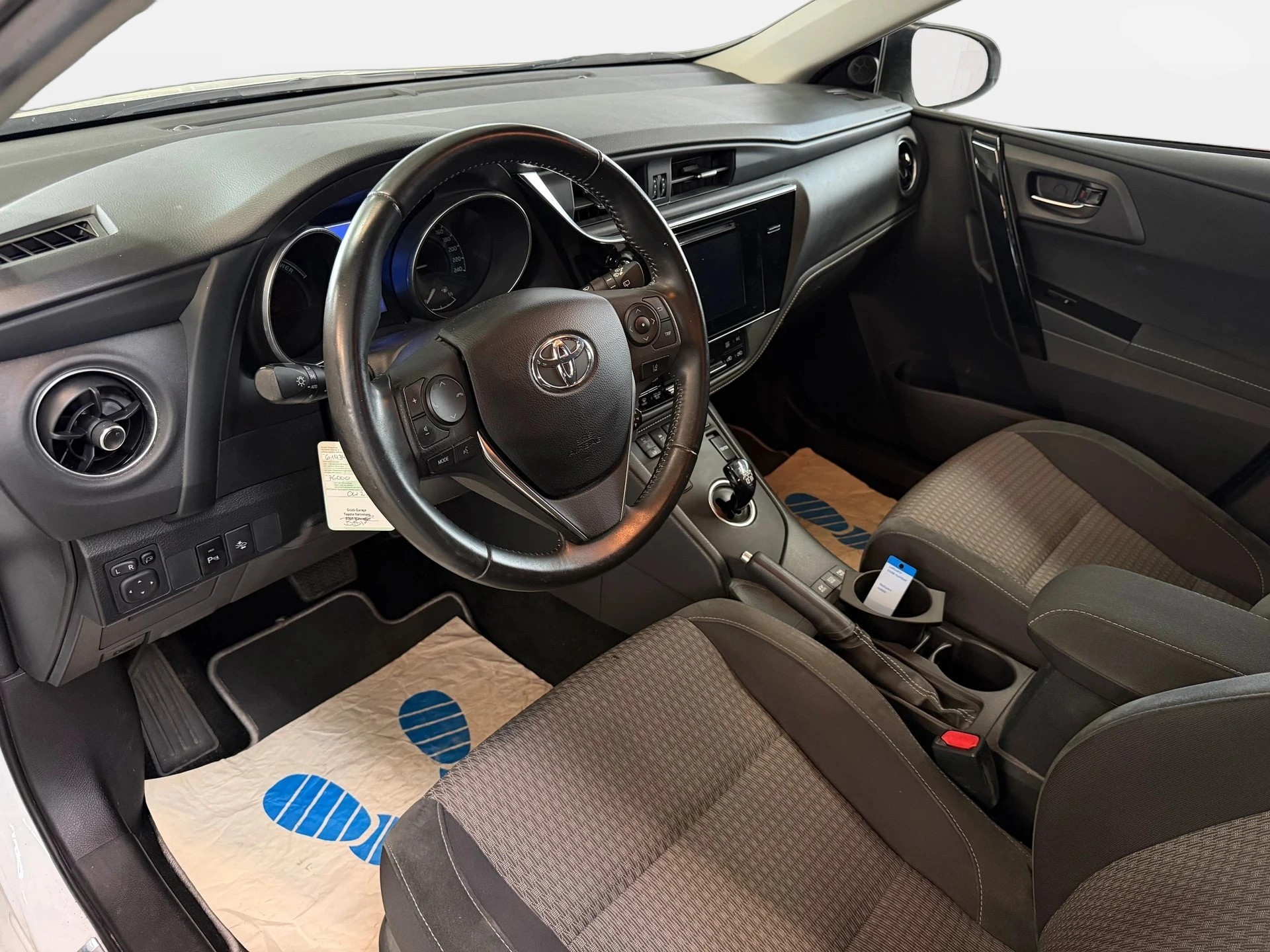TOYOTA Auris 1.8 HSD Trend e-CVT | CH-Auto | 1-Hand | Ab Service-image-7