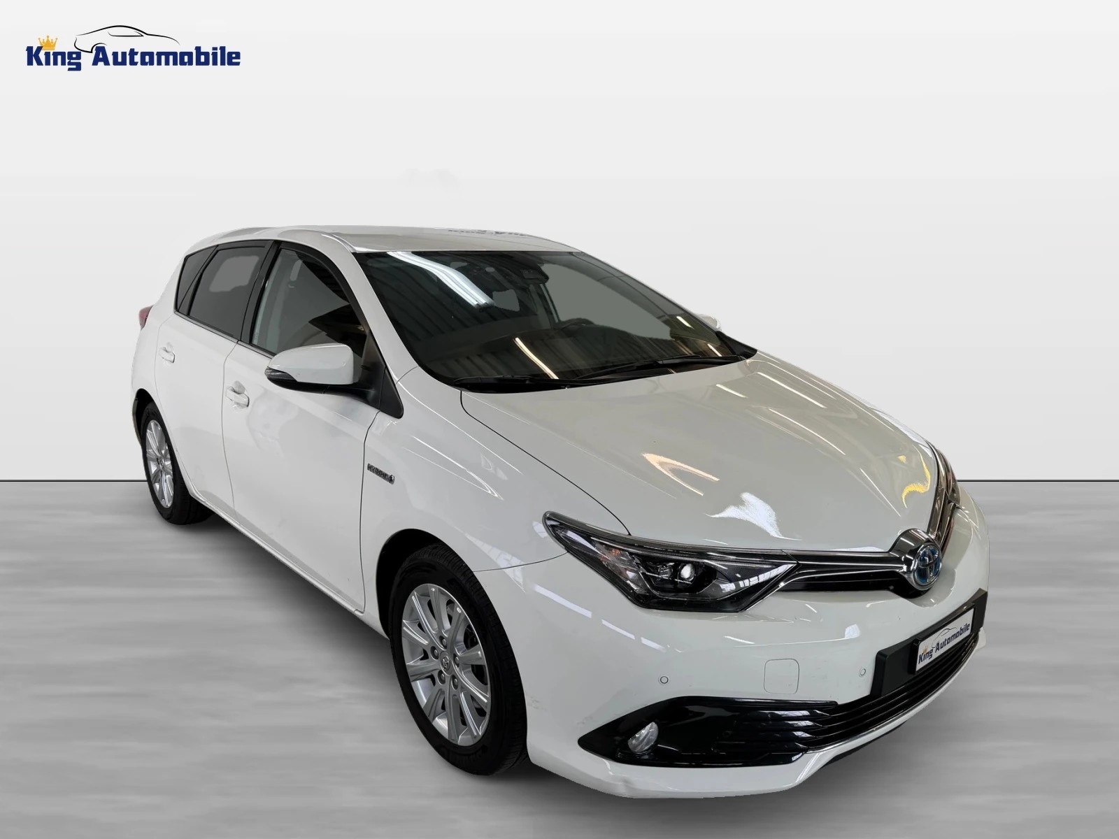 TOYOTA Auris 1.8 HSD Trend e-CVT | CH-Auto | 1-Hand | Ab Service-image-3