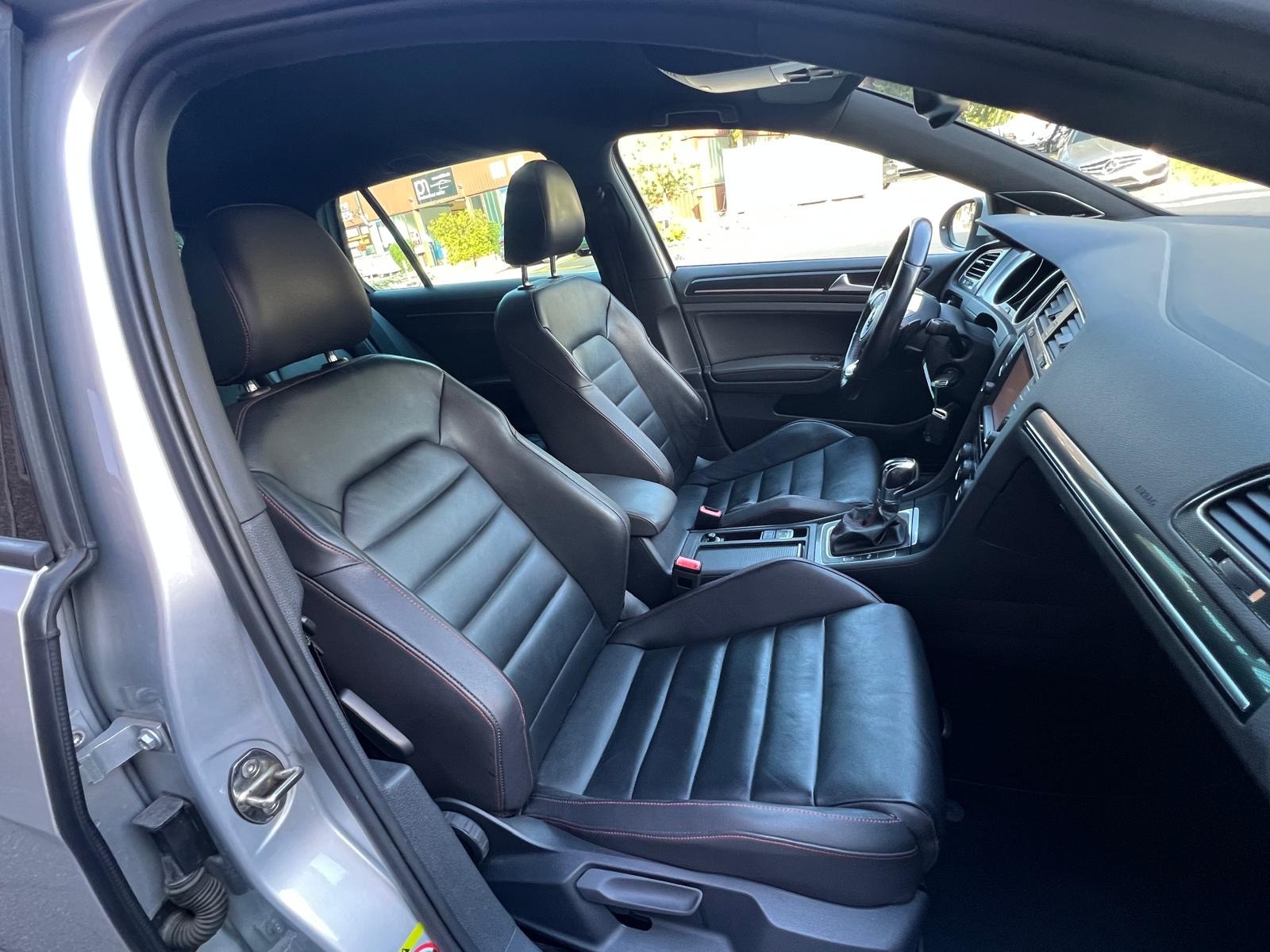 VW Golf 2.0 TSI GTI Performance DSG-image-9