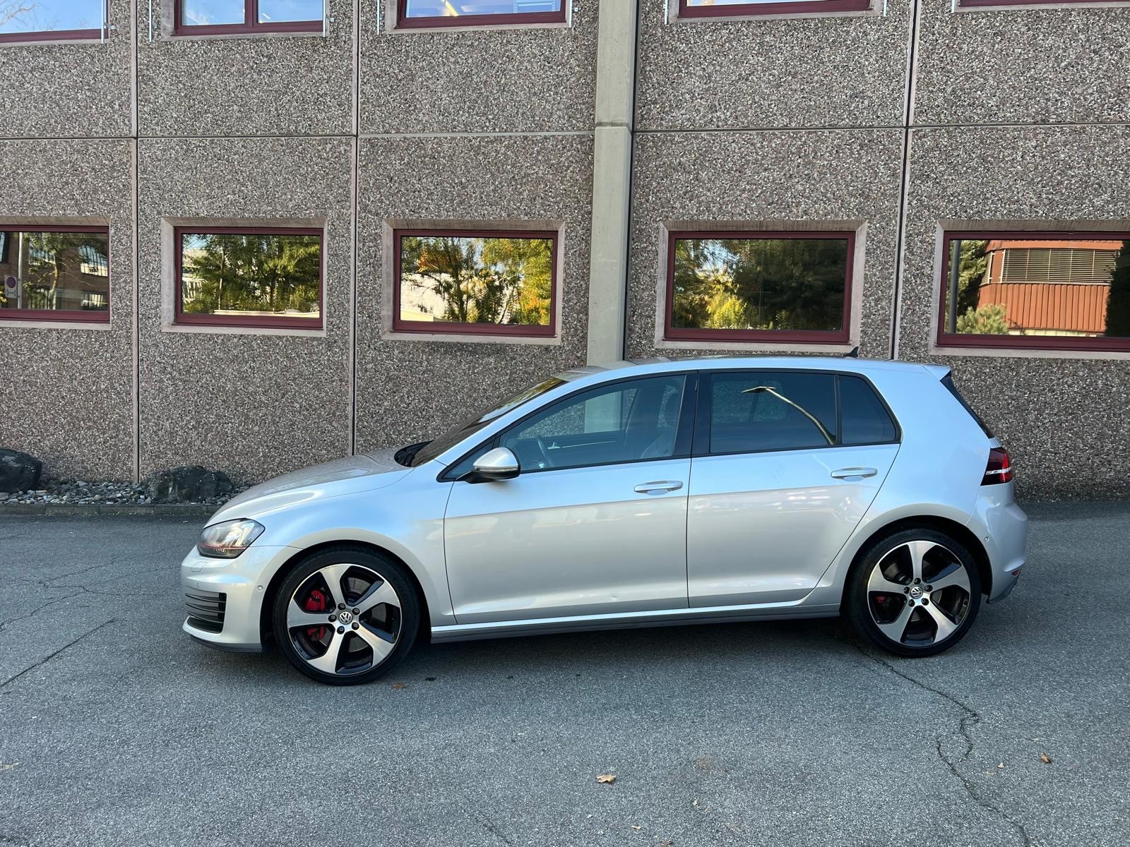 VW Golf 2.0 TSI GTI Performance DSG-image-3