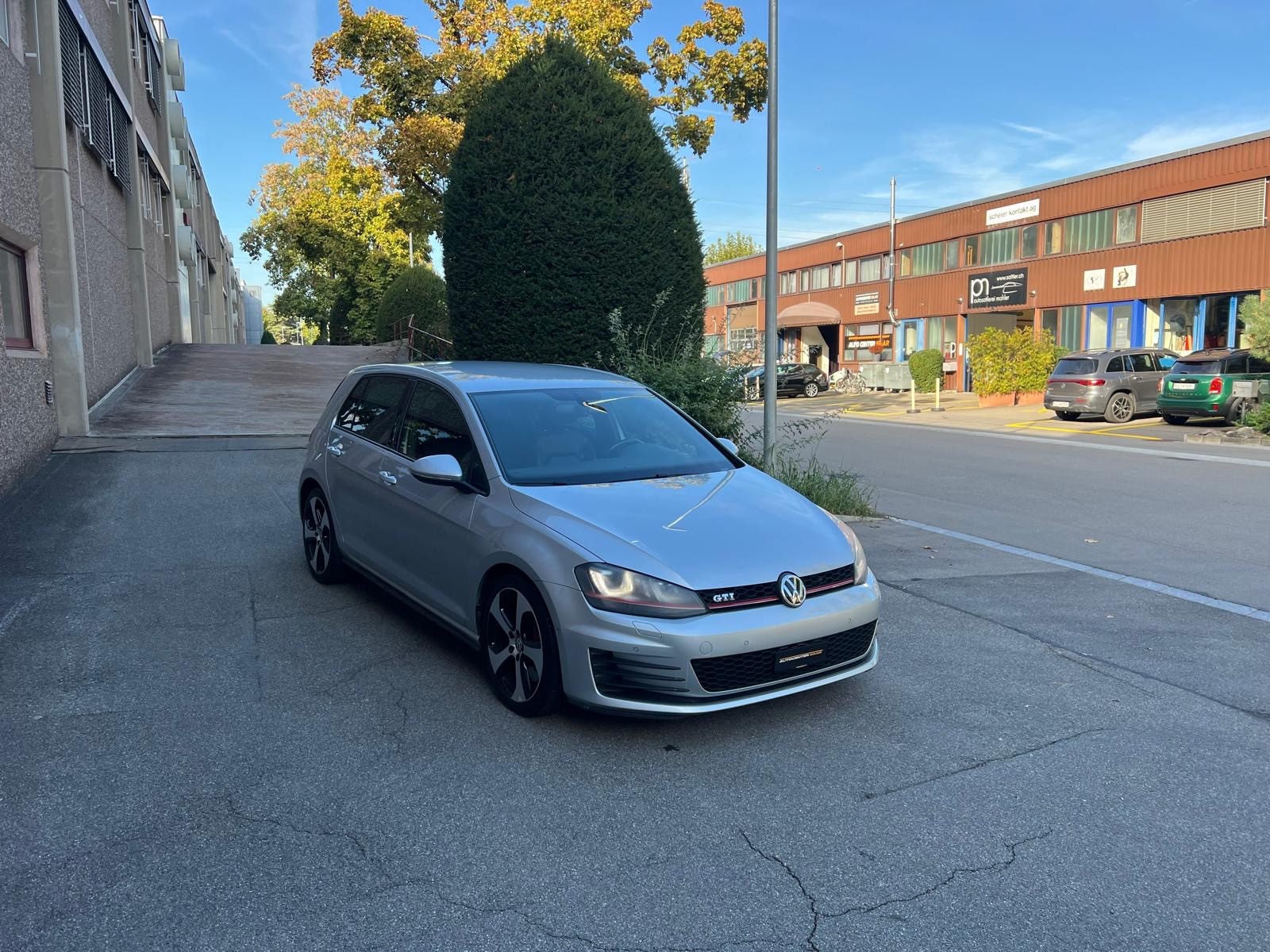 VW Golf 2.0 TSI GTI Performance DSG-image-2