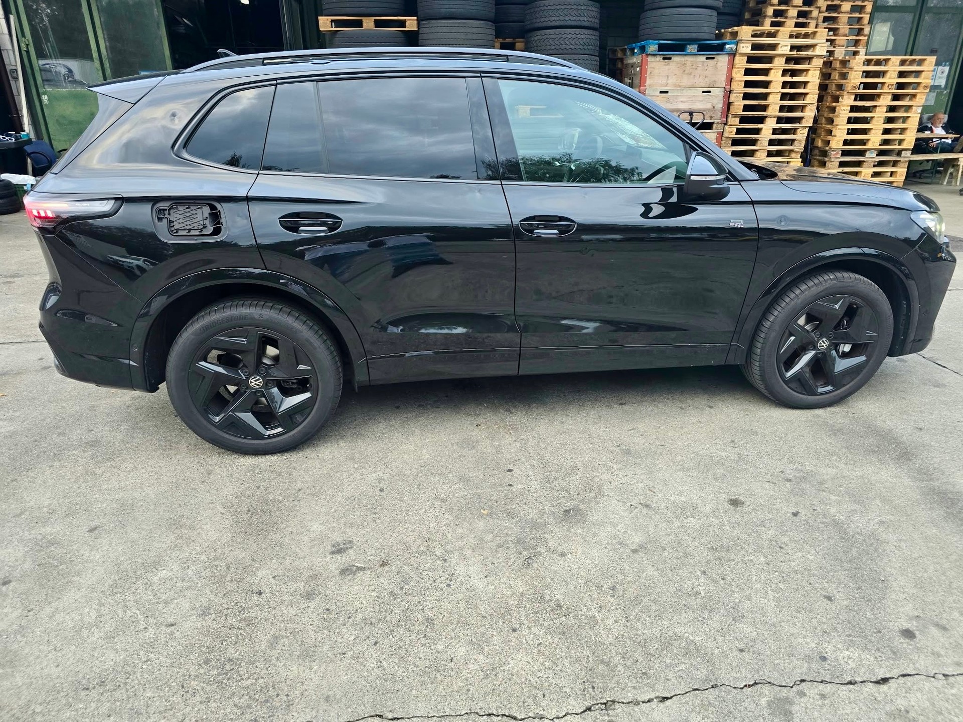 VW Tiguan 2.0 TSI DSG R-Line 4Motion-image-4