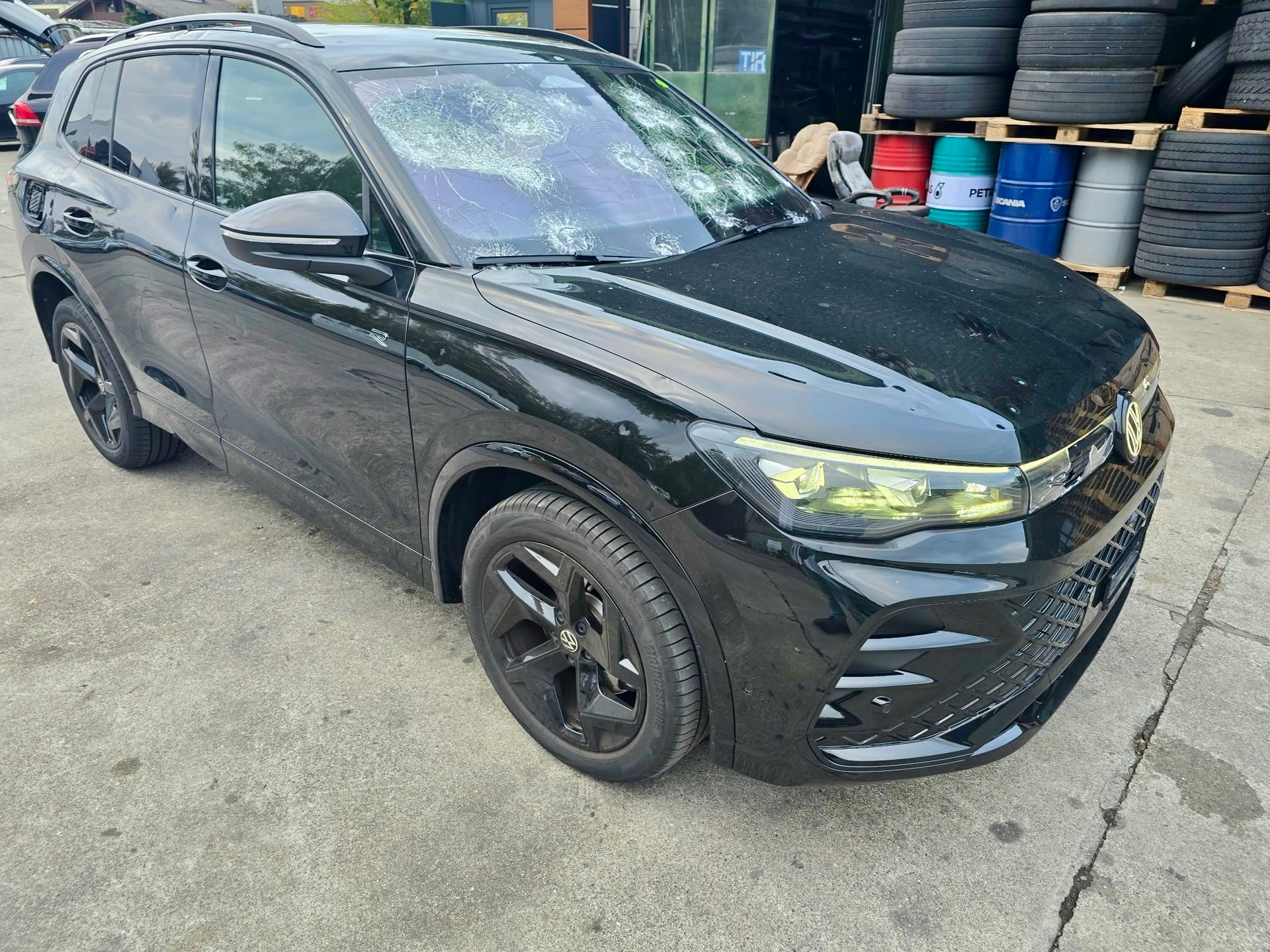 VW Tiguan 2.0 TSI DSG R-Line 4Motion-image-1