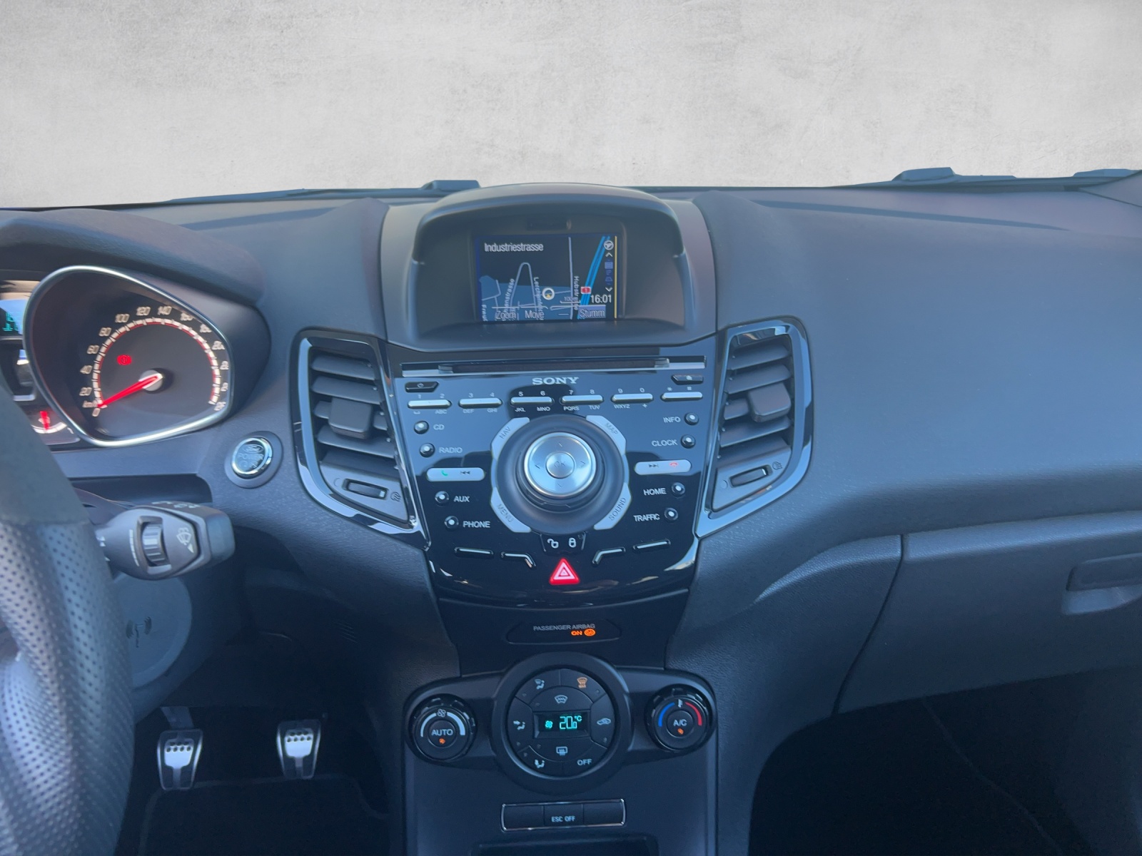 FORD Fiesta 1.6 SCTi ST-2-image-12