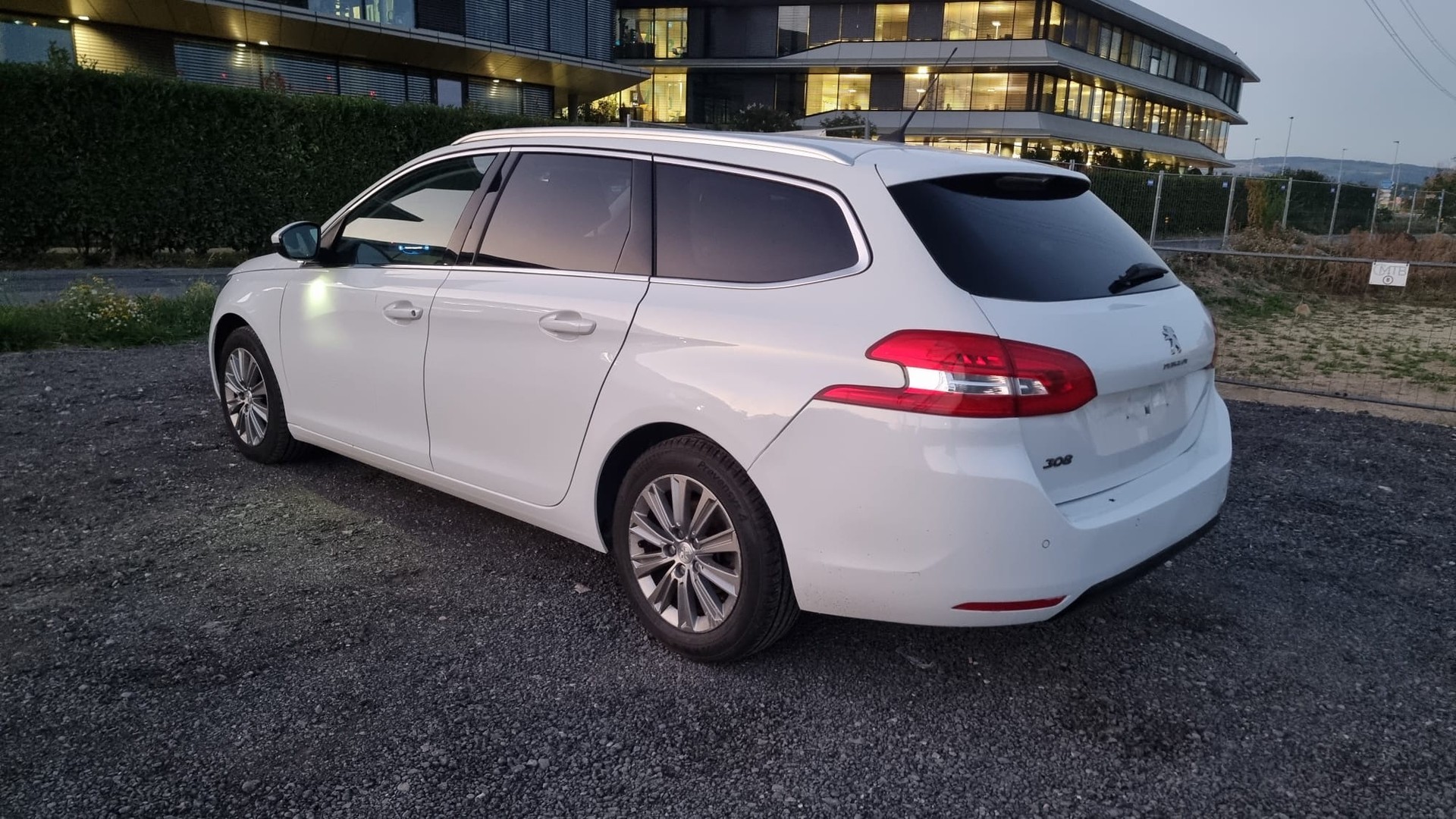 PEUGEOT 308 SW 1.5 BlueHDI Active Pack EAT8-image-1