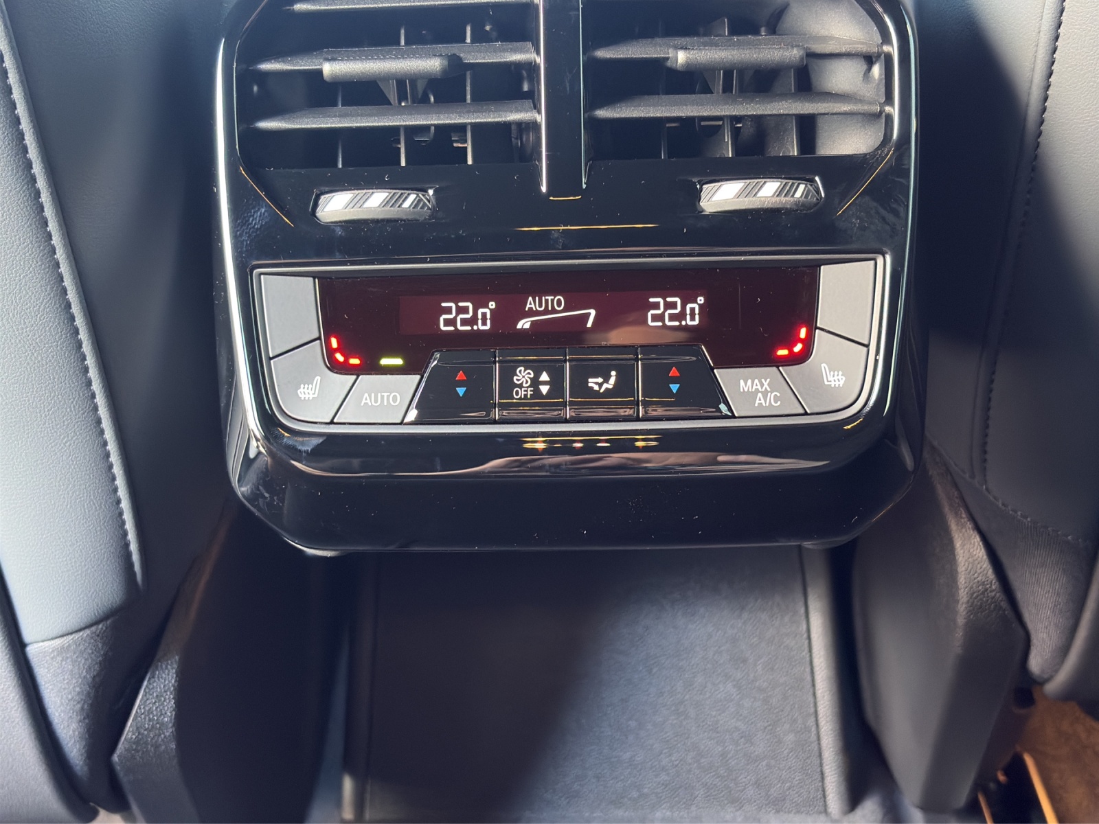 BMW iX xDrive60-image-14