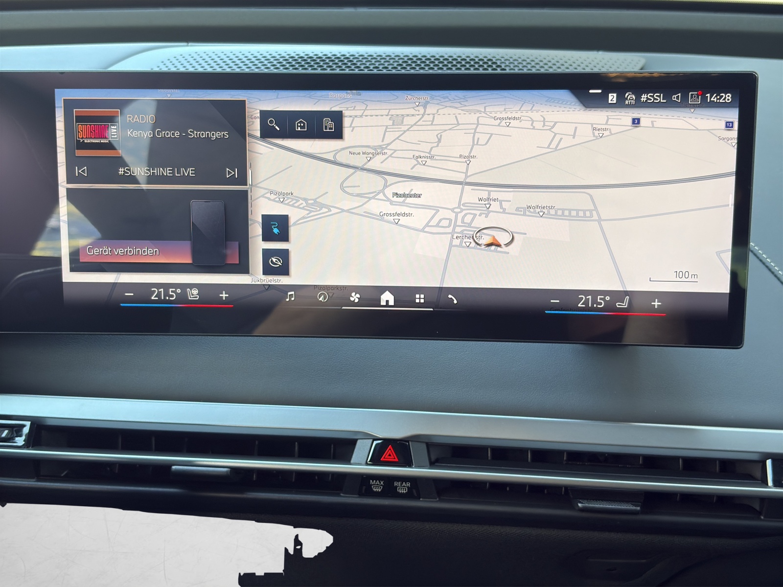 BMW iX xDrive60-image-11