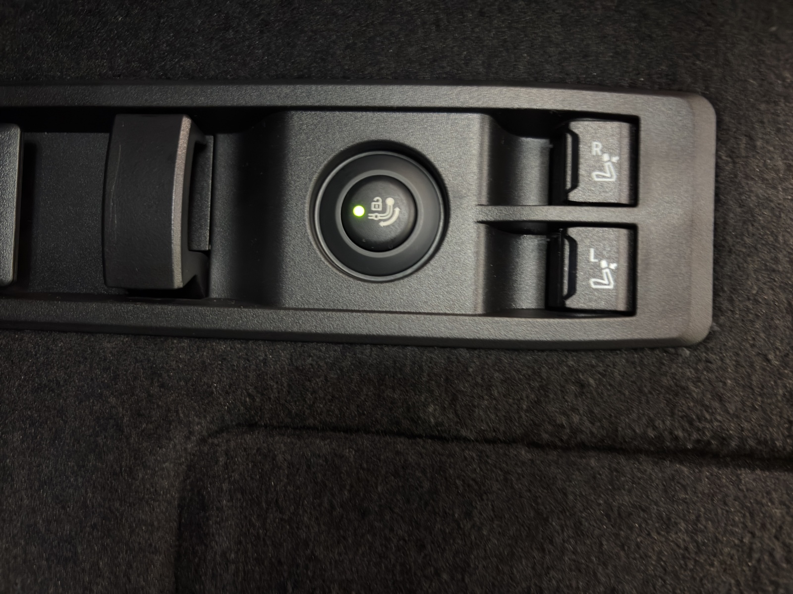 BMW iX xDrive60-image-18