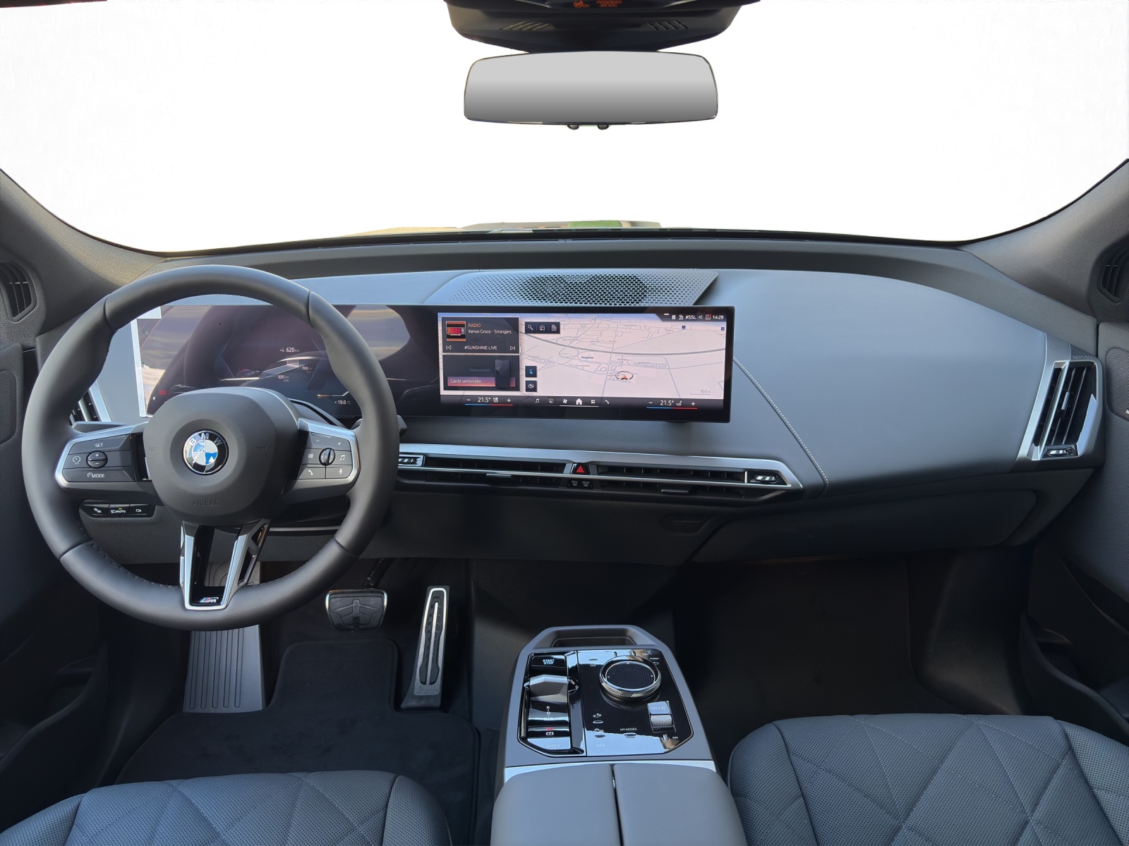 BMW iX xDrive60-image-12