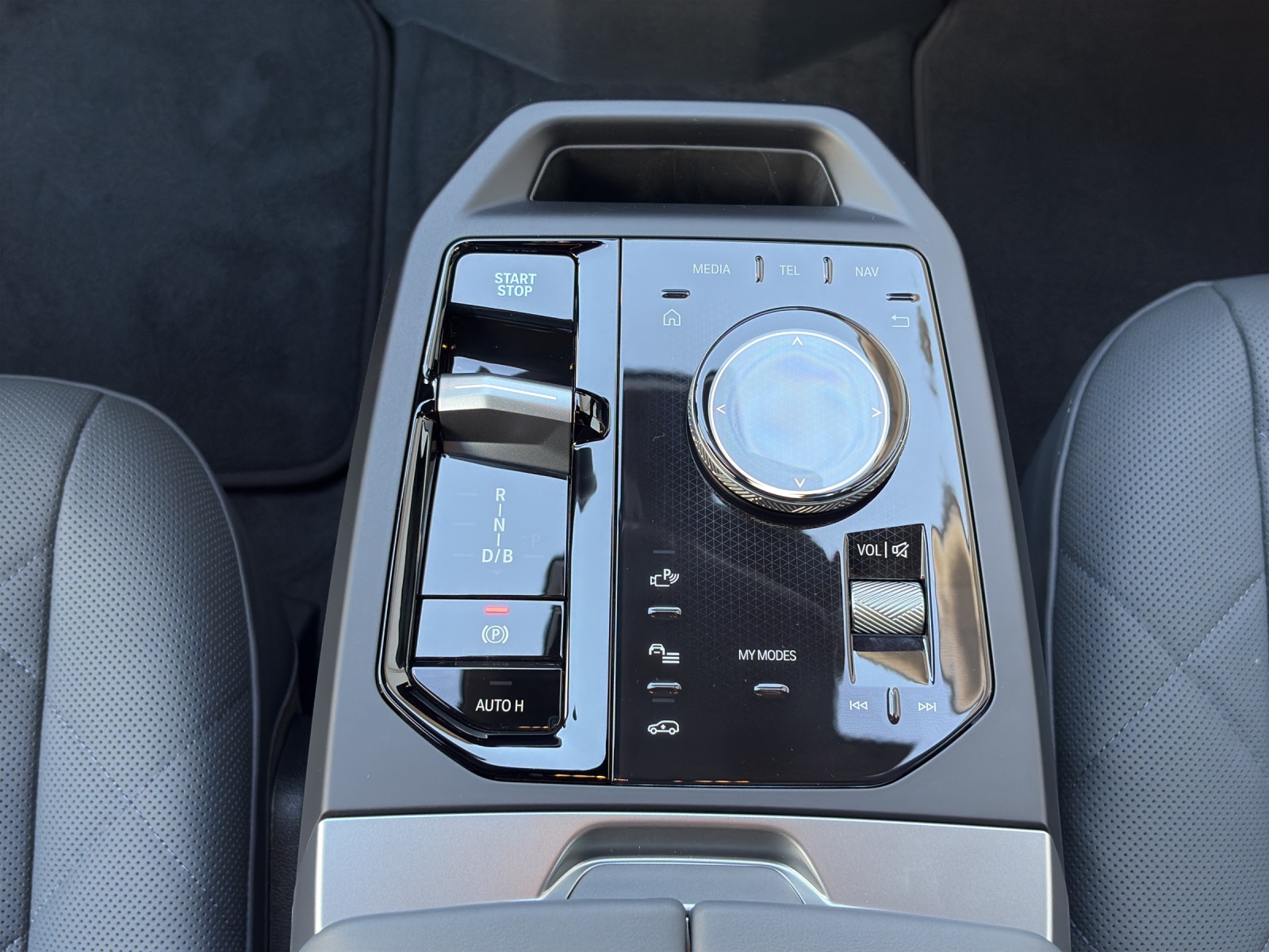 BMW iX xDrive60-image-21
