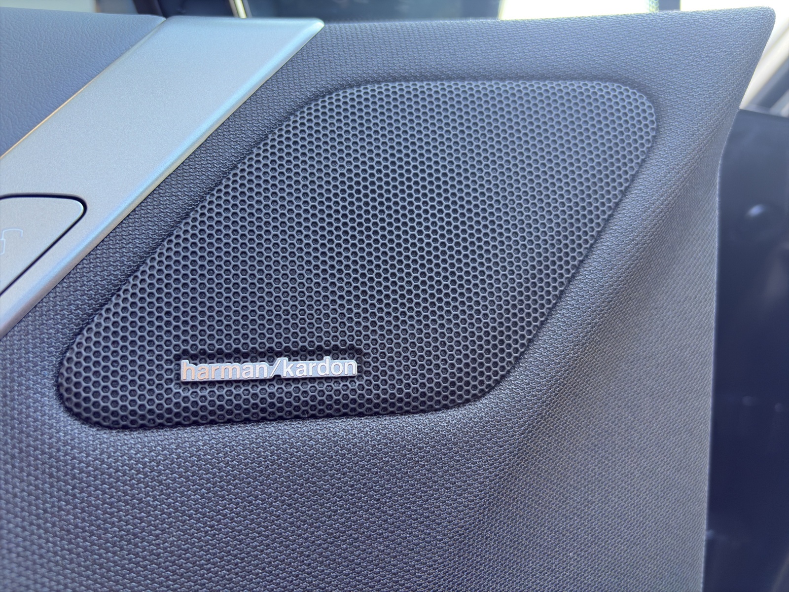 BMW iX xDrive60-image-17