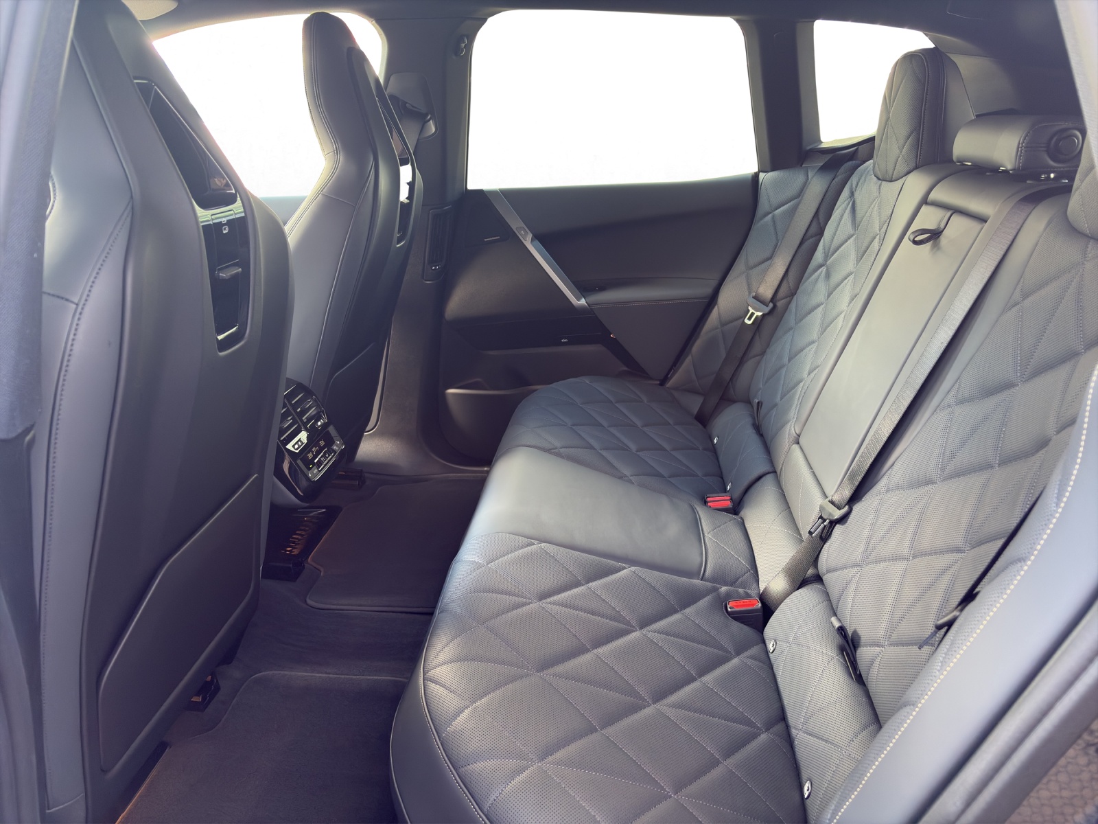 BMW iX xDrive60-image-13