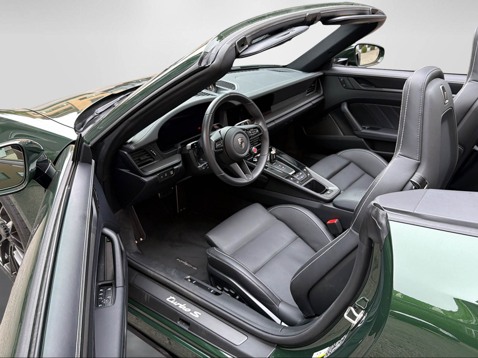 PORSCHE 911 Turbo S Cabriolet PDK-image-2
