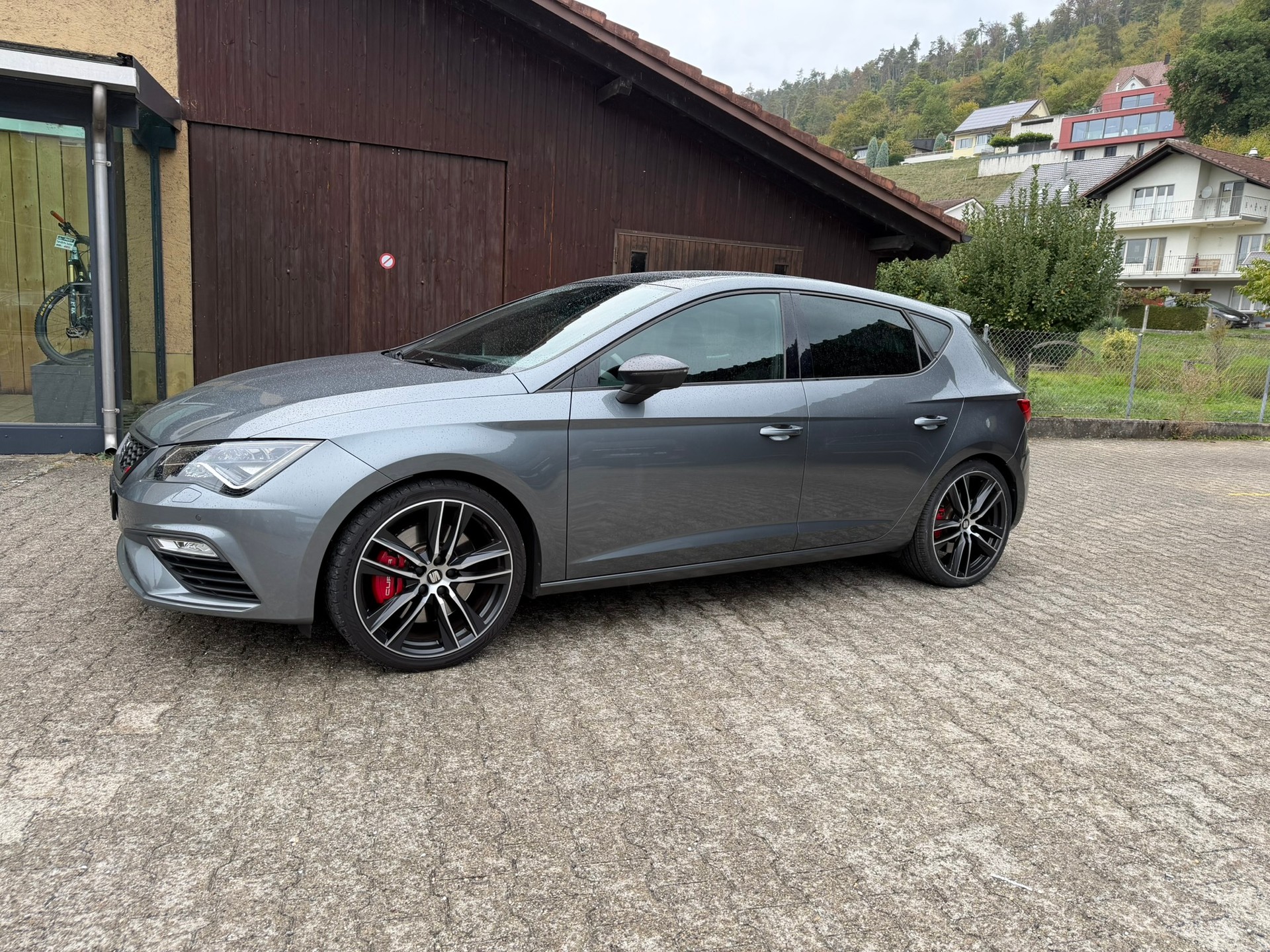 SEAT Leon 2.0 TSI Cupra 300 DSG-image-0