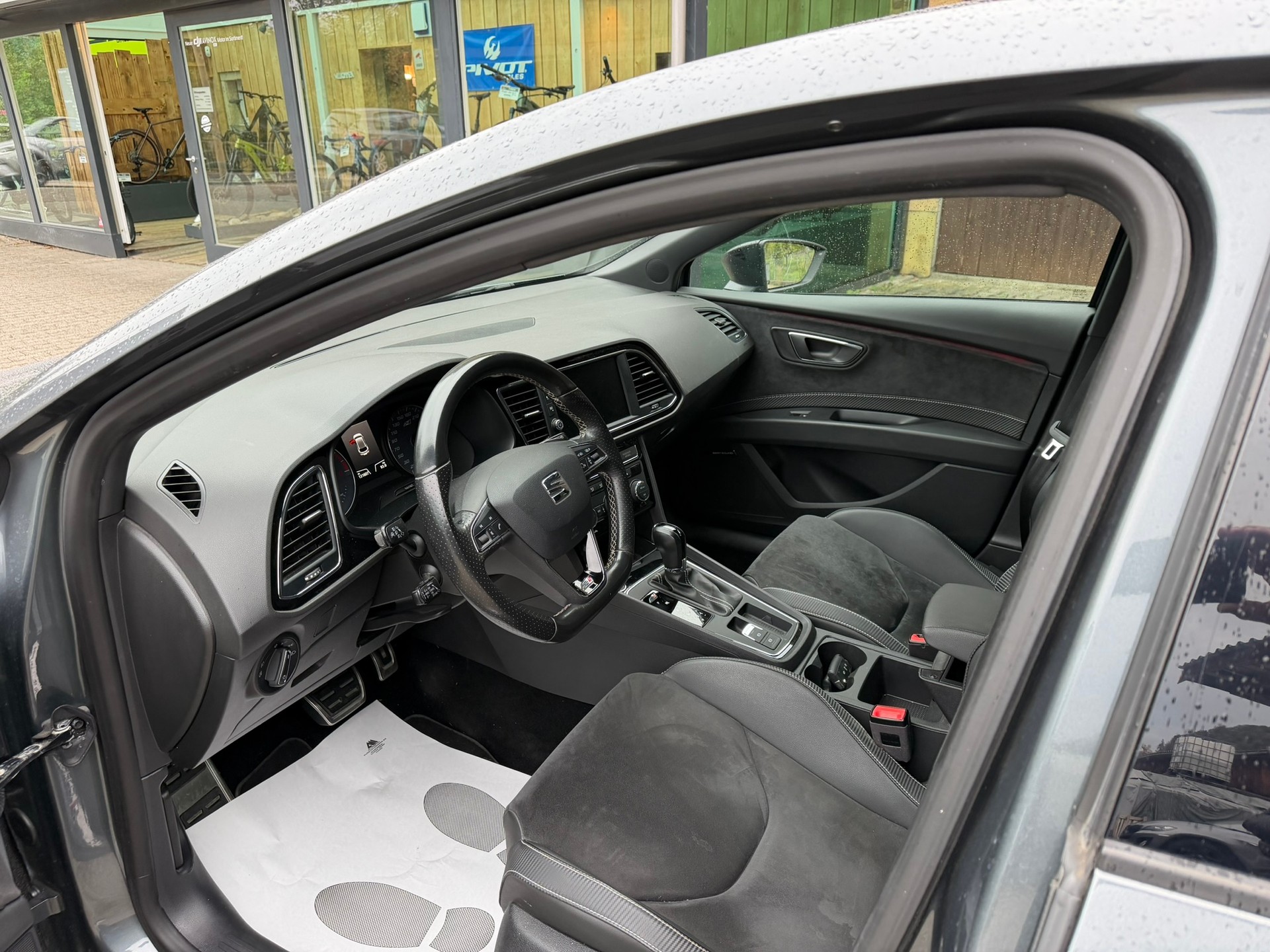 SEAT Leon 2.0 TSI Cupra 300 DSG-image-7