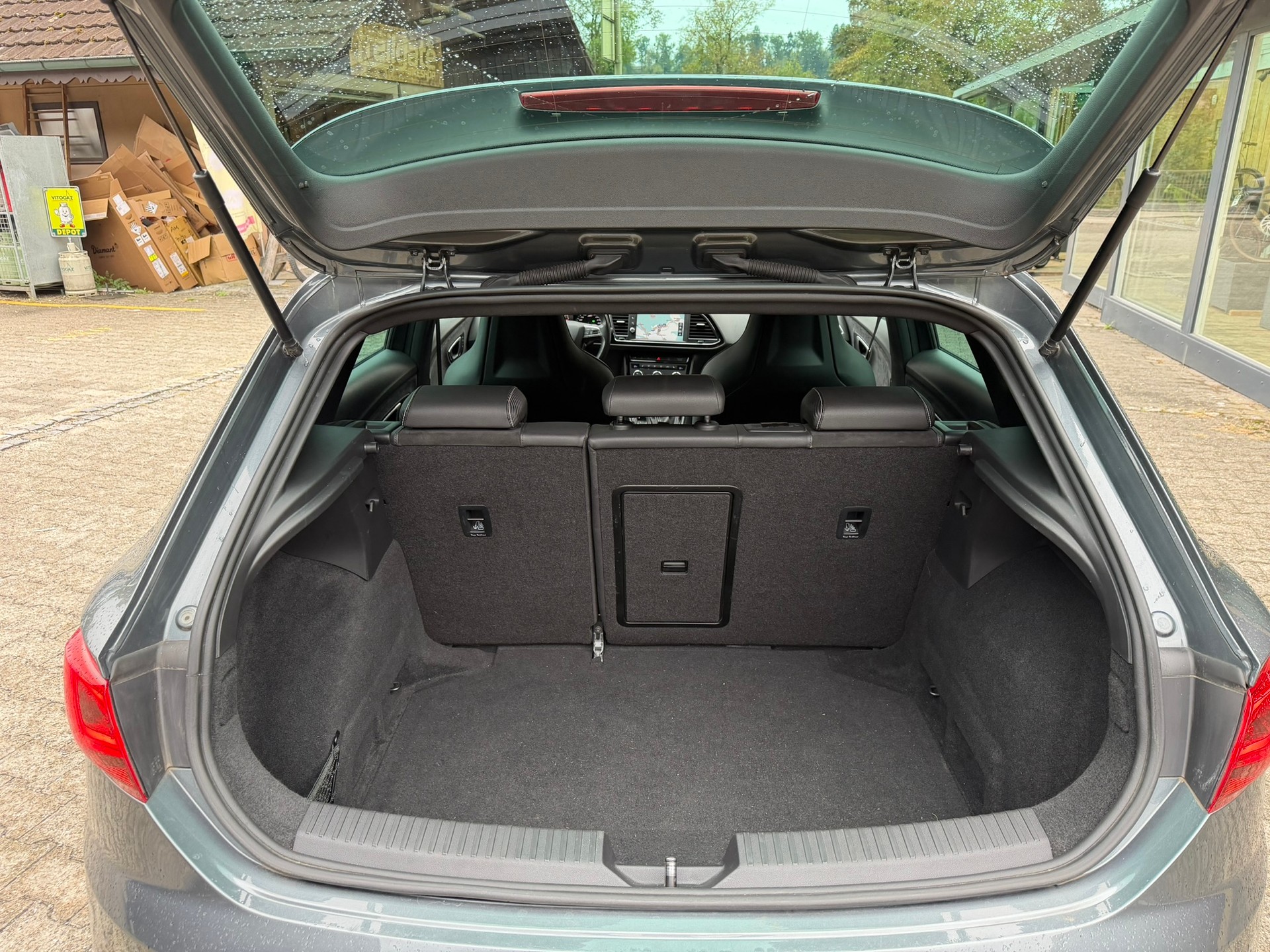 SEAT Leon 2.0 TSI Cupra 300 DSG-image-13