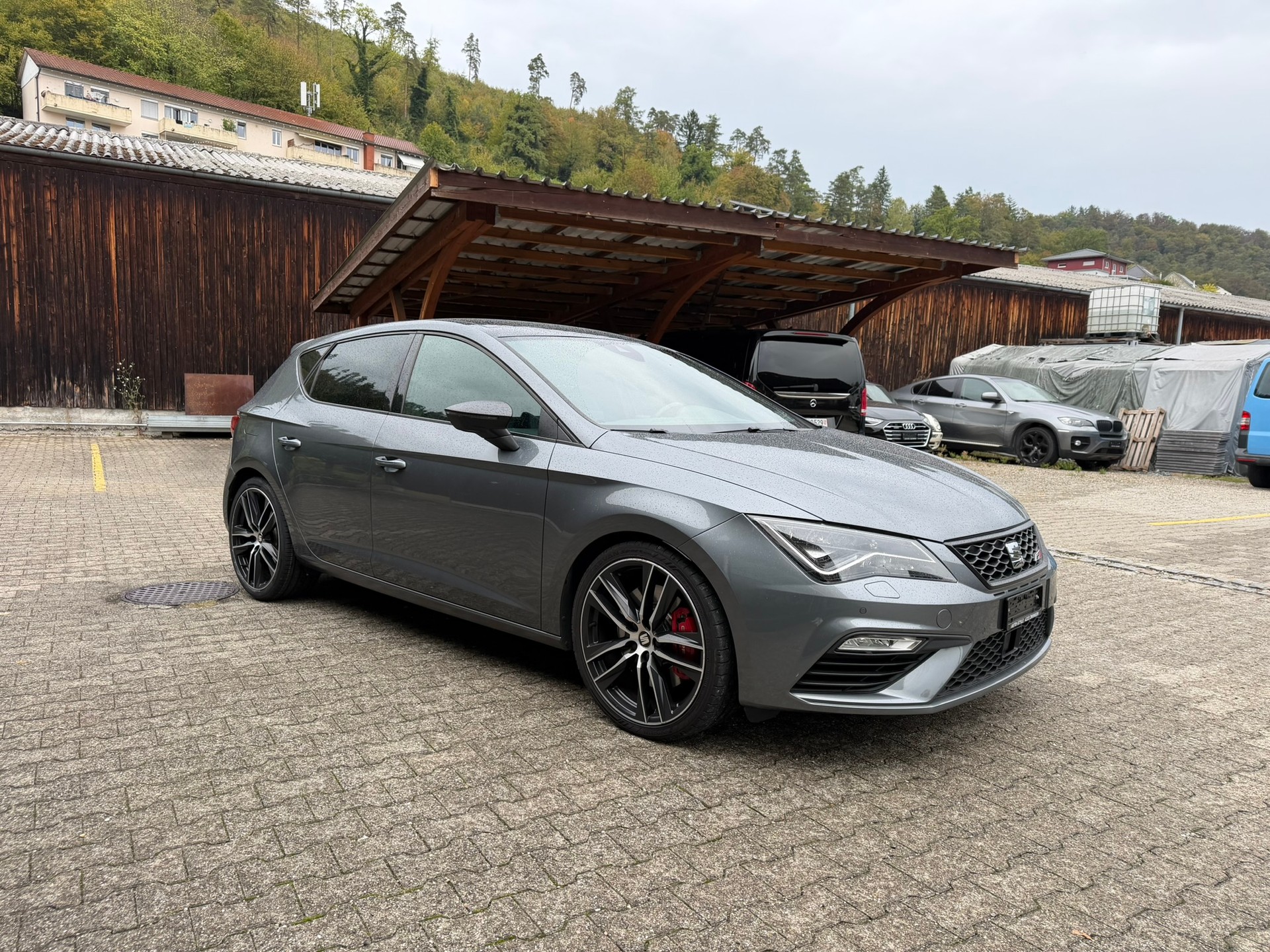 SEAT Leon 2.0 TSI Cupra 300 DSG-image-2