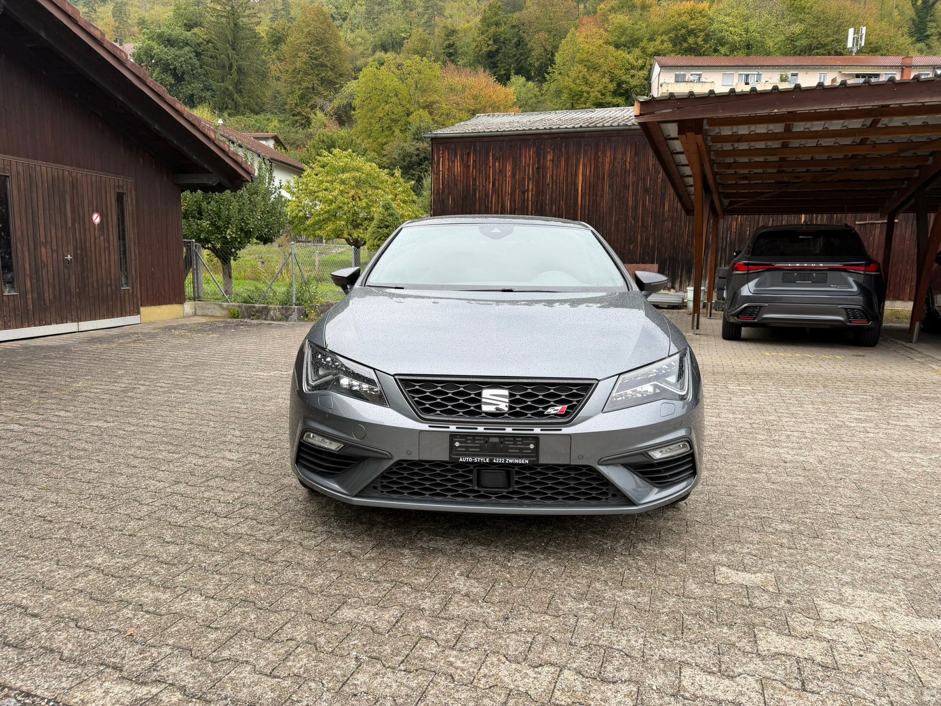 SEAT Leon 2.0 TSI Cupra 300 DSG-image-1