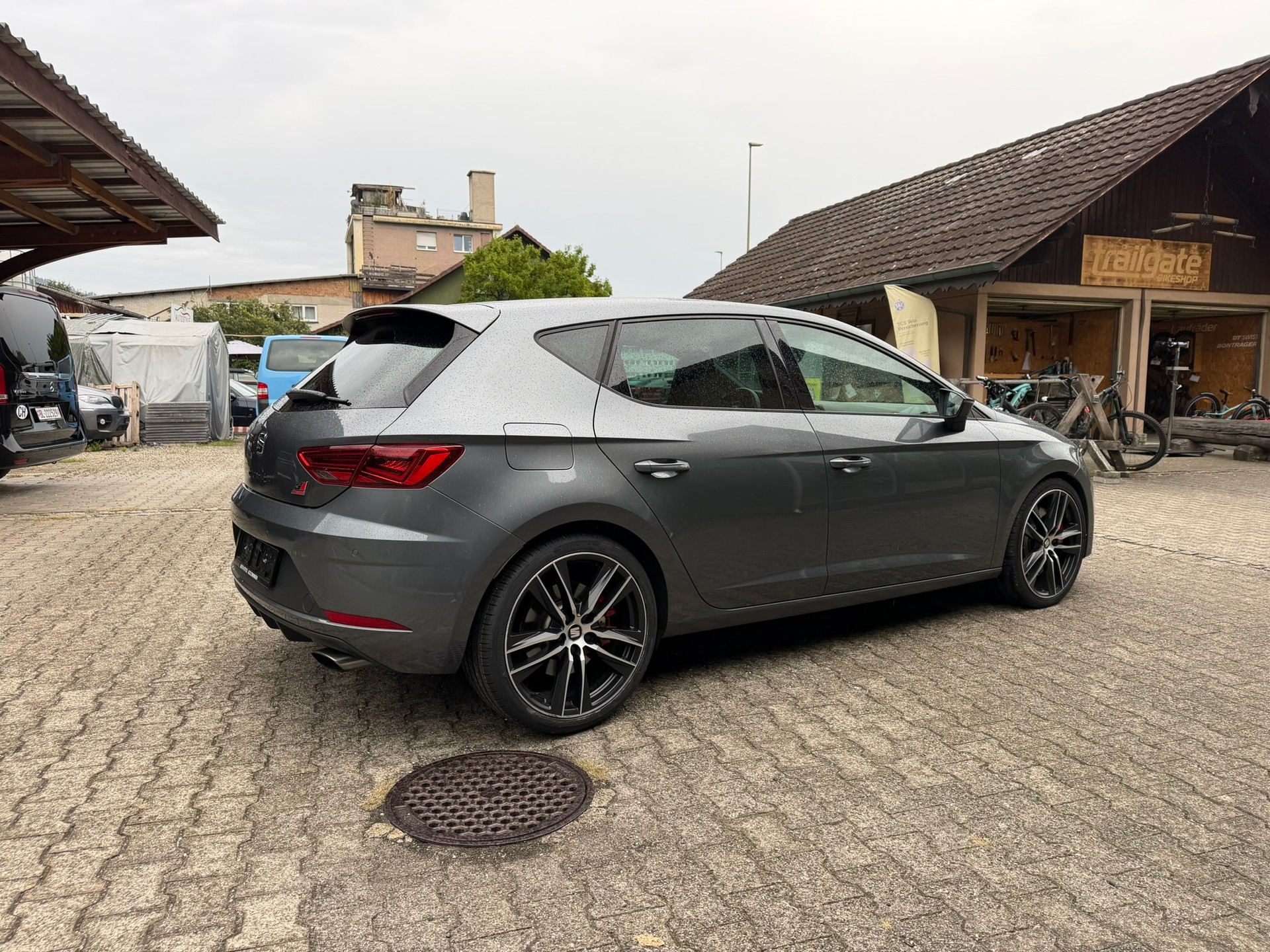 SEAT Leon 2.0 TSI Cupra 300 DSG-image-3