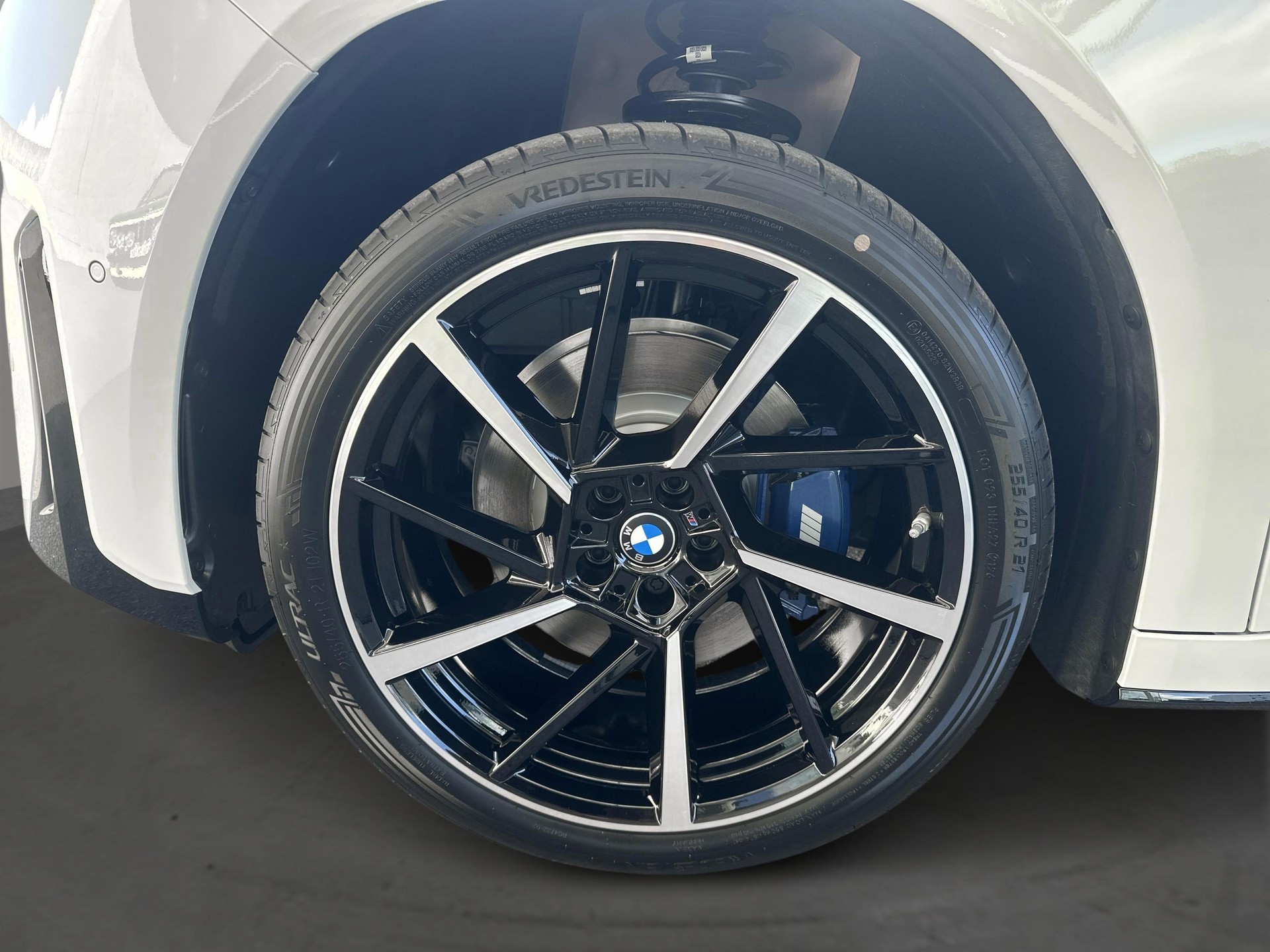 BMW iX3 40 M Sport-image-5