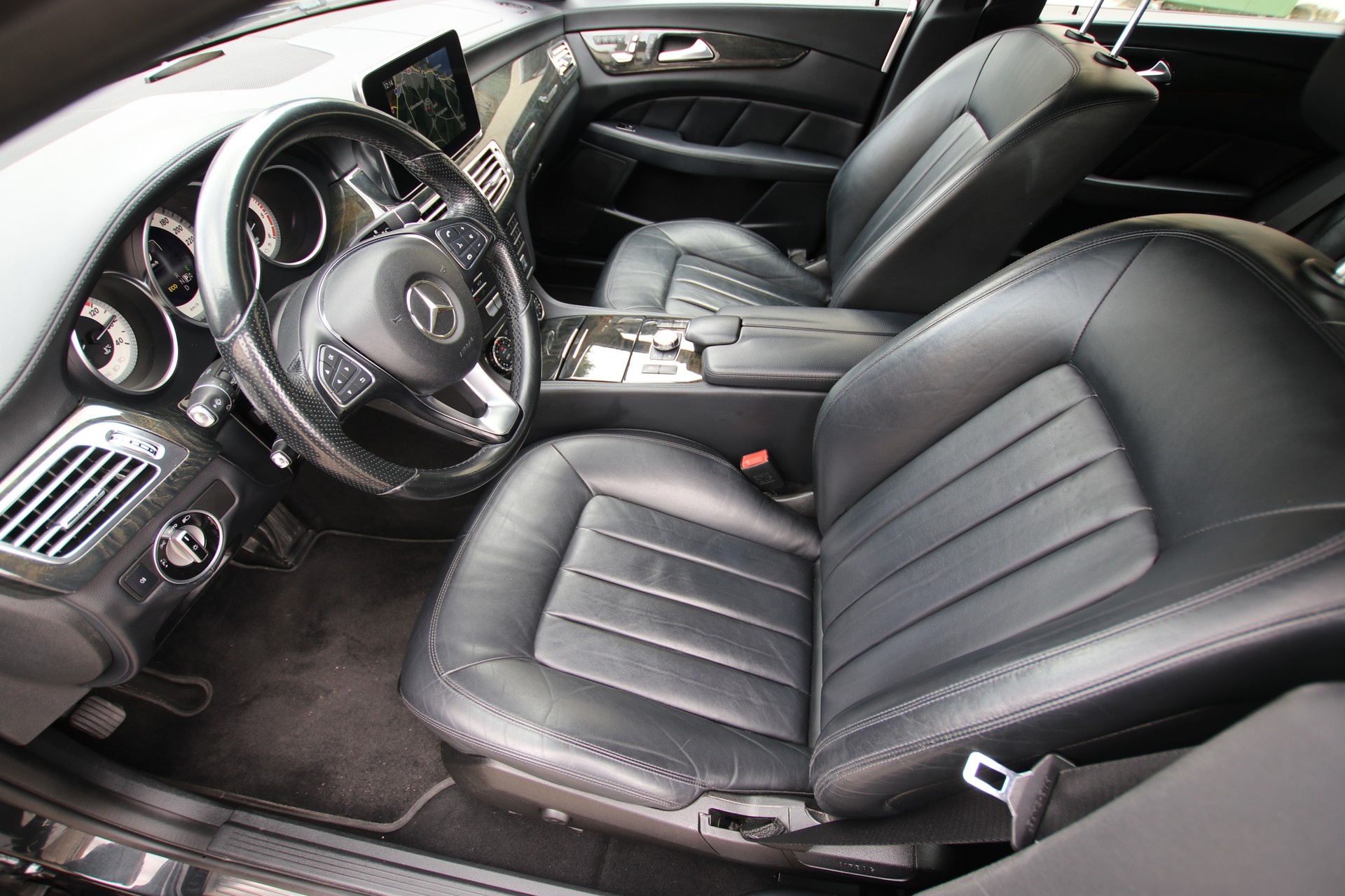 MERCEDES-BENZ CLS Shooting Brake 350 BlueTEC 4Matic 7G-Tronic-image-11