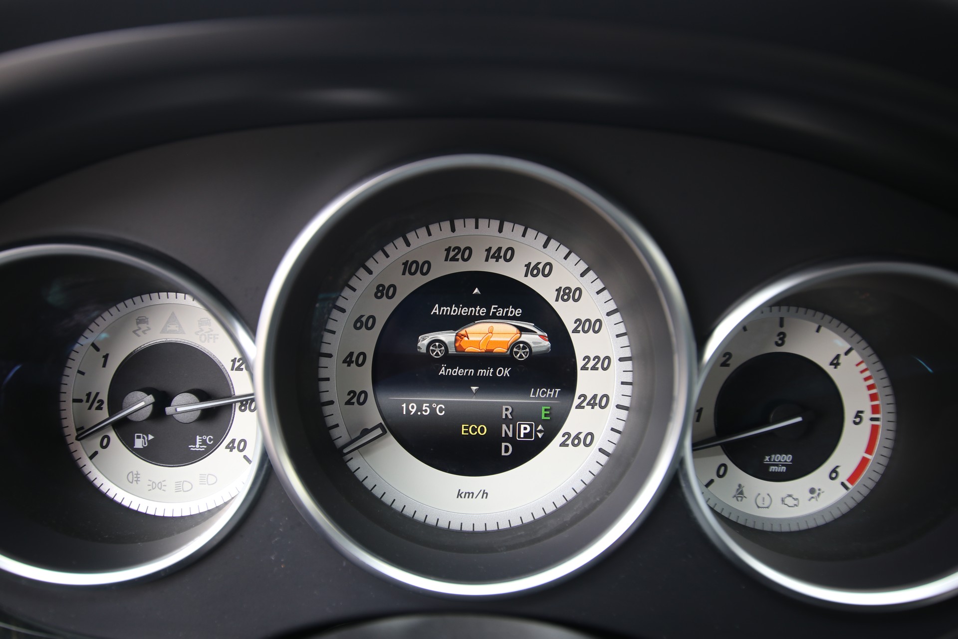 MERCEDES-BENZ CLS Shooting Brake 350 BlueTEC 4Matic 7G-Tronic-image-23