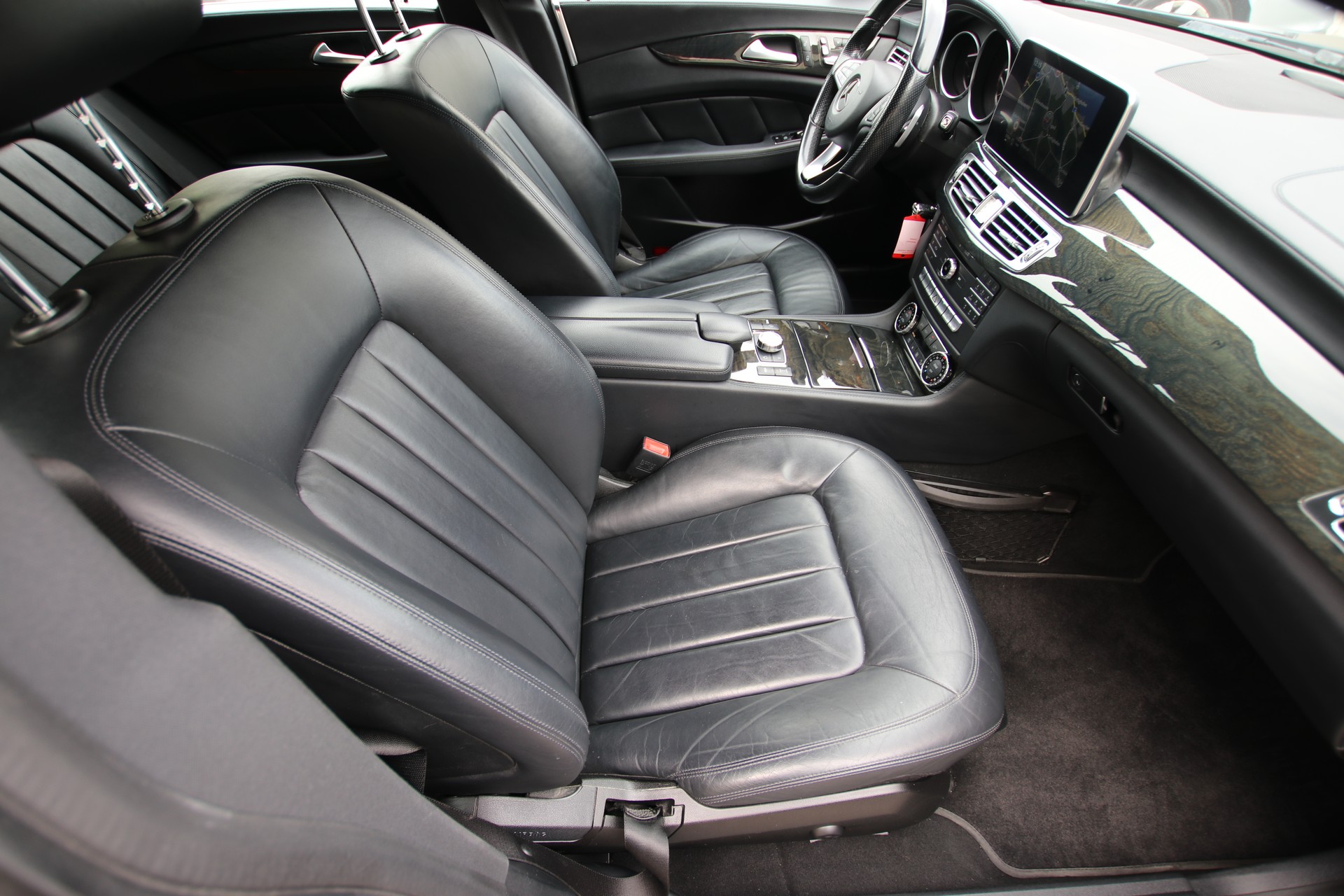 MERCEDES-BENZ CLS Shooting Brake 350 BlueTEC 4Matic 7G-Tronic-image-12