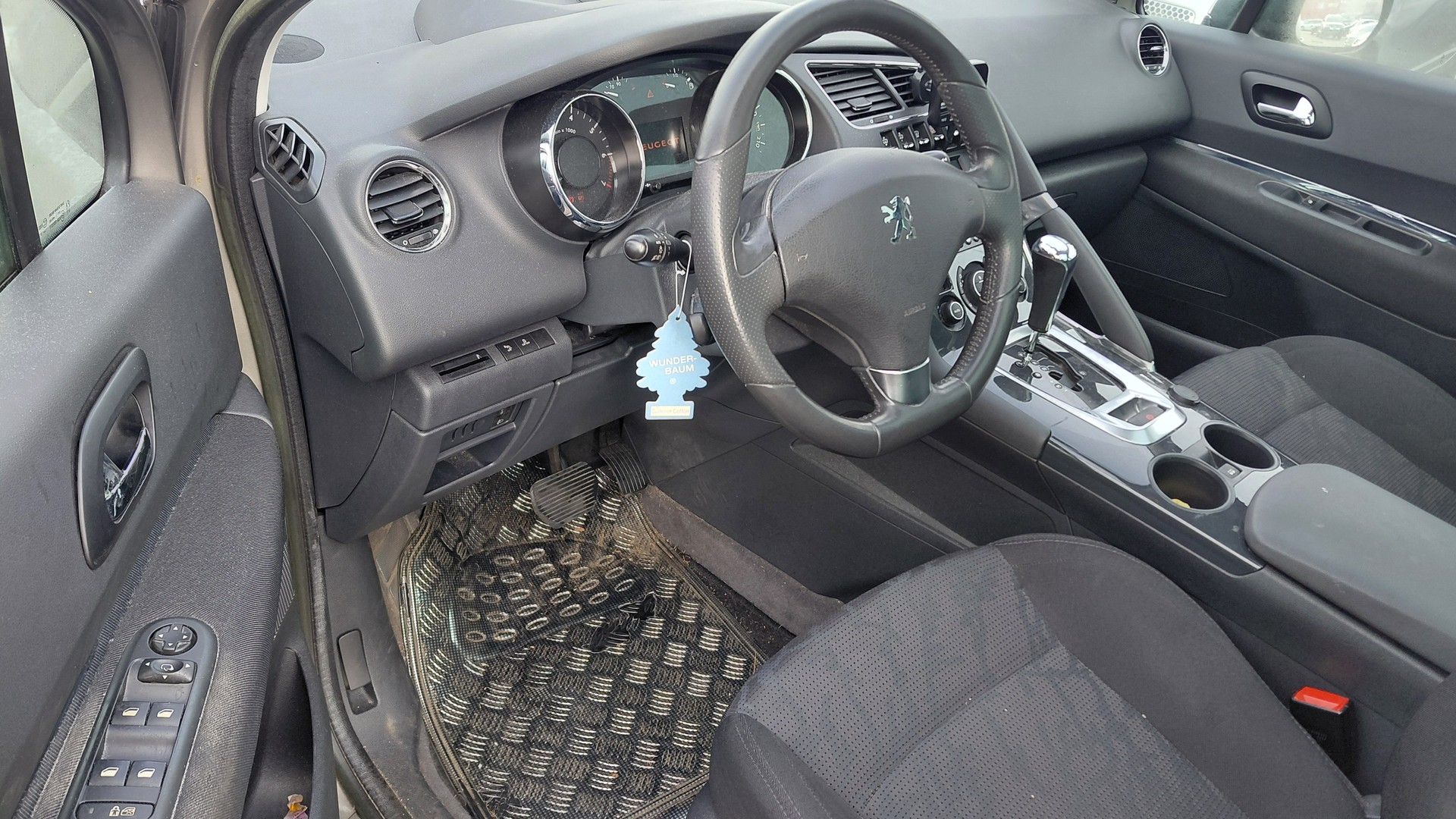 PEUGEOT 3008 1.6 16V T Platinum Tiptronic-image-9