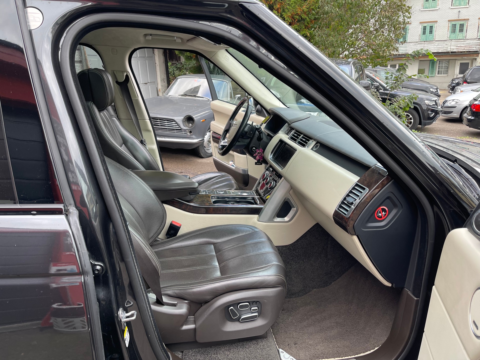 LAND ROVER Range Rover 4.4 SDV8 Autobiography Automatic-image-8