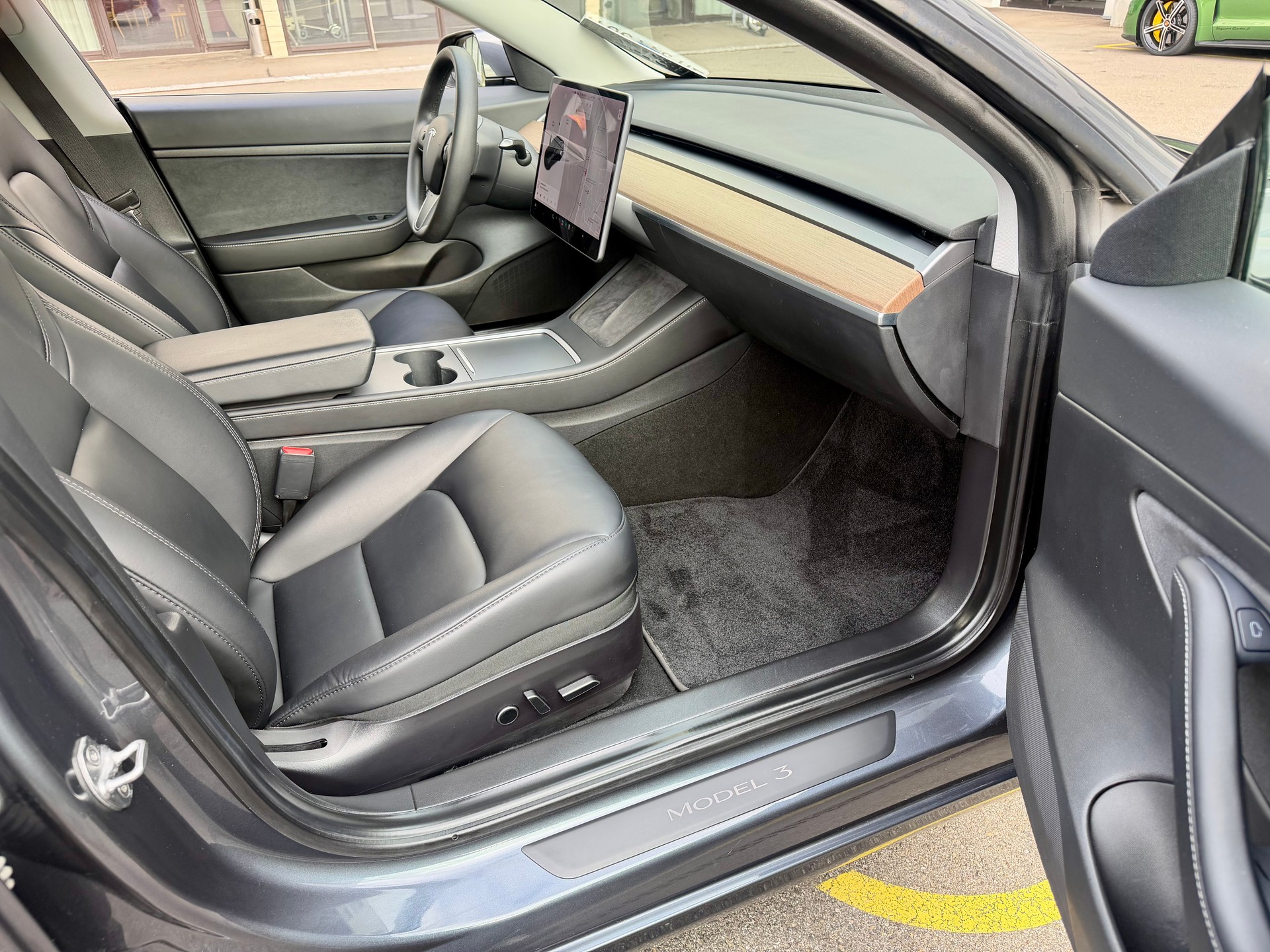TESLA Model 3 - Frisch ab MFK --image-14