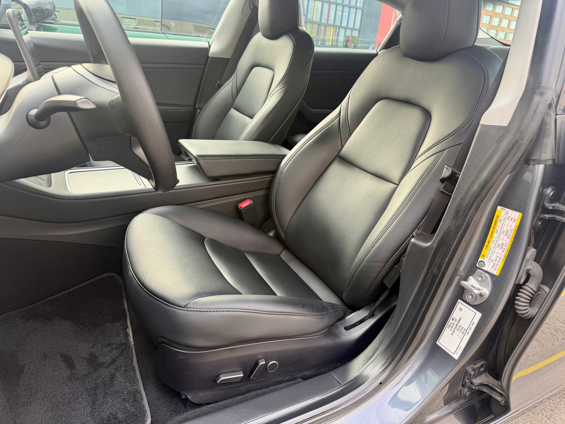 TESLA Model 3 - Frisch ab MFK --image-9