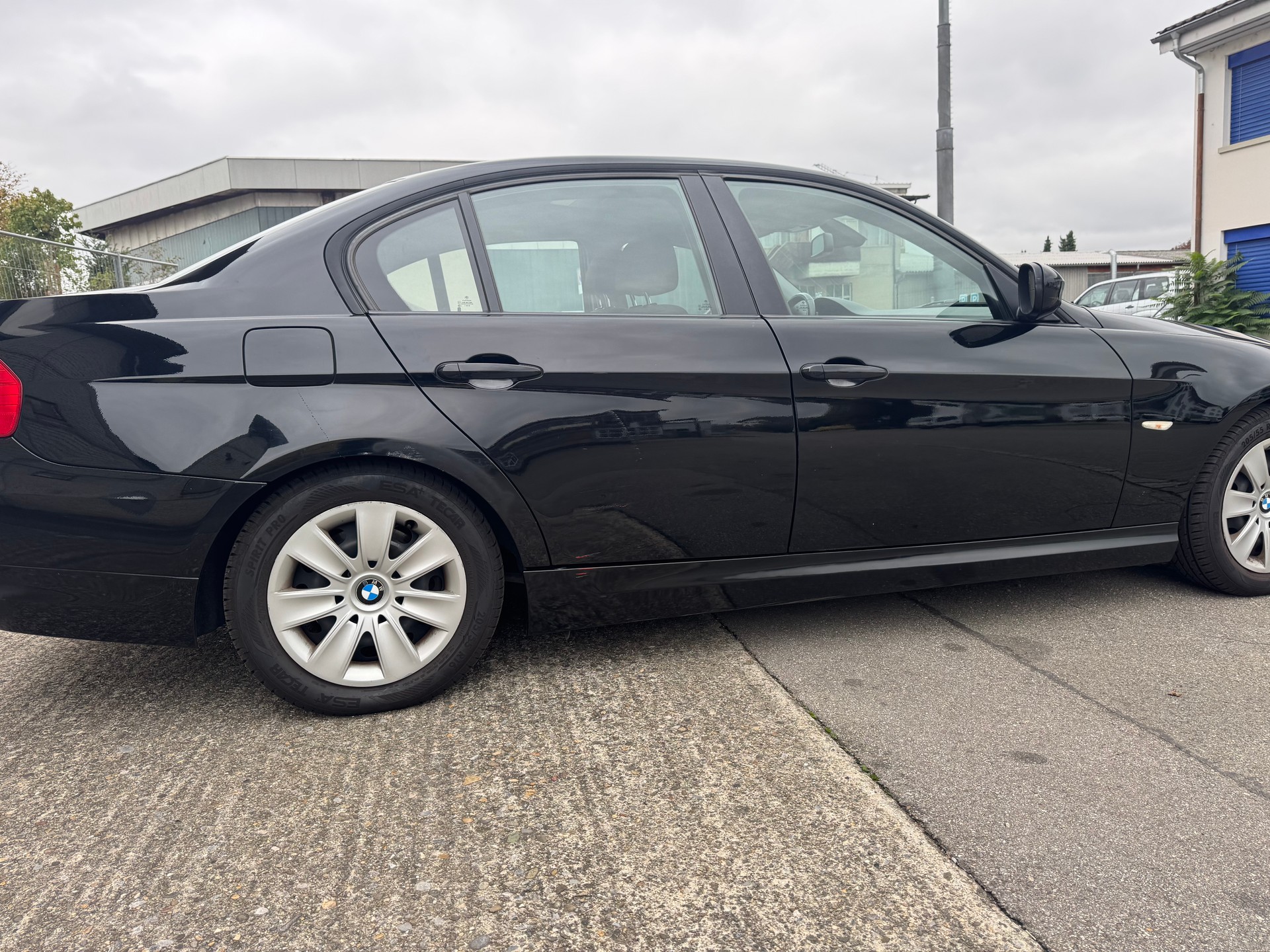 BMW 318i Dynamic Edition Steptronic-image-3