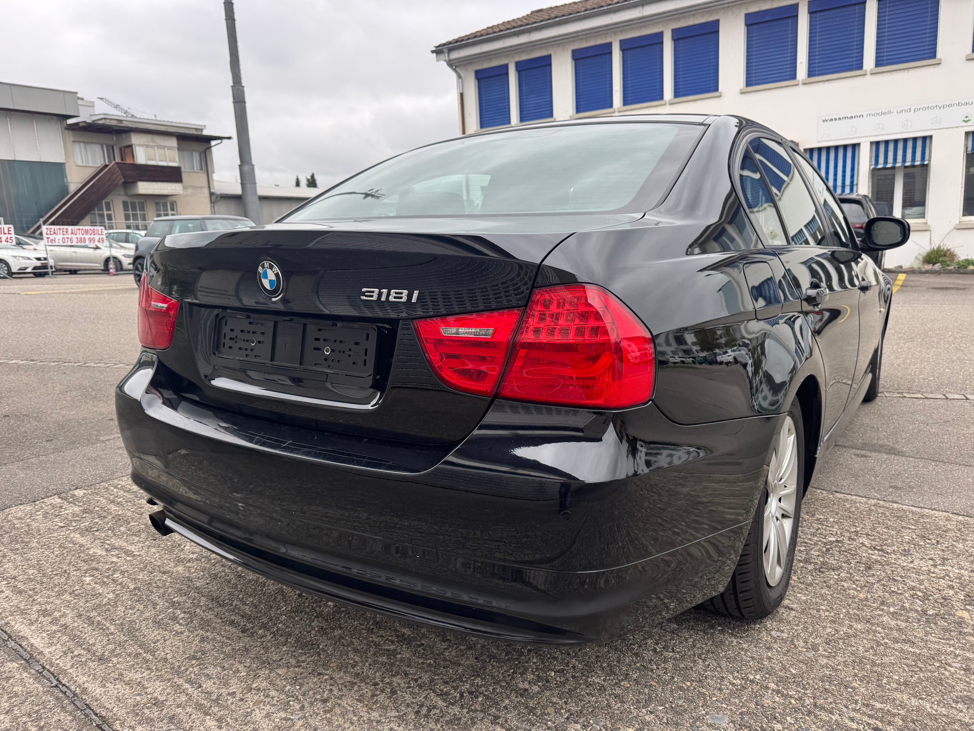 BMW 318i Dynamic Edition Steptronic-image-4