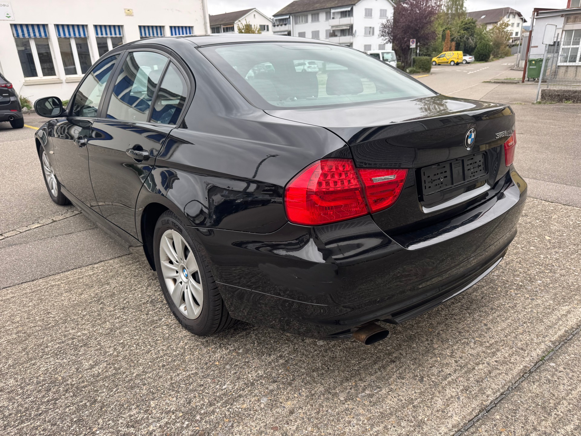BMW 318i Dynamic Edition Steptronic-image-6