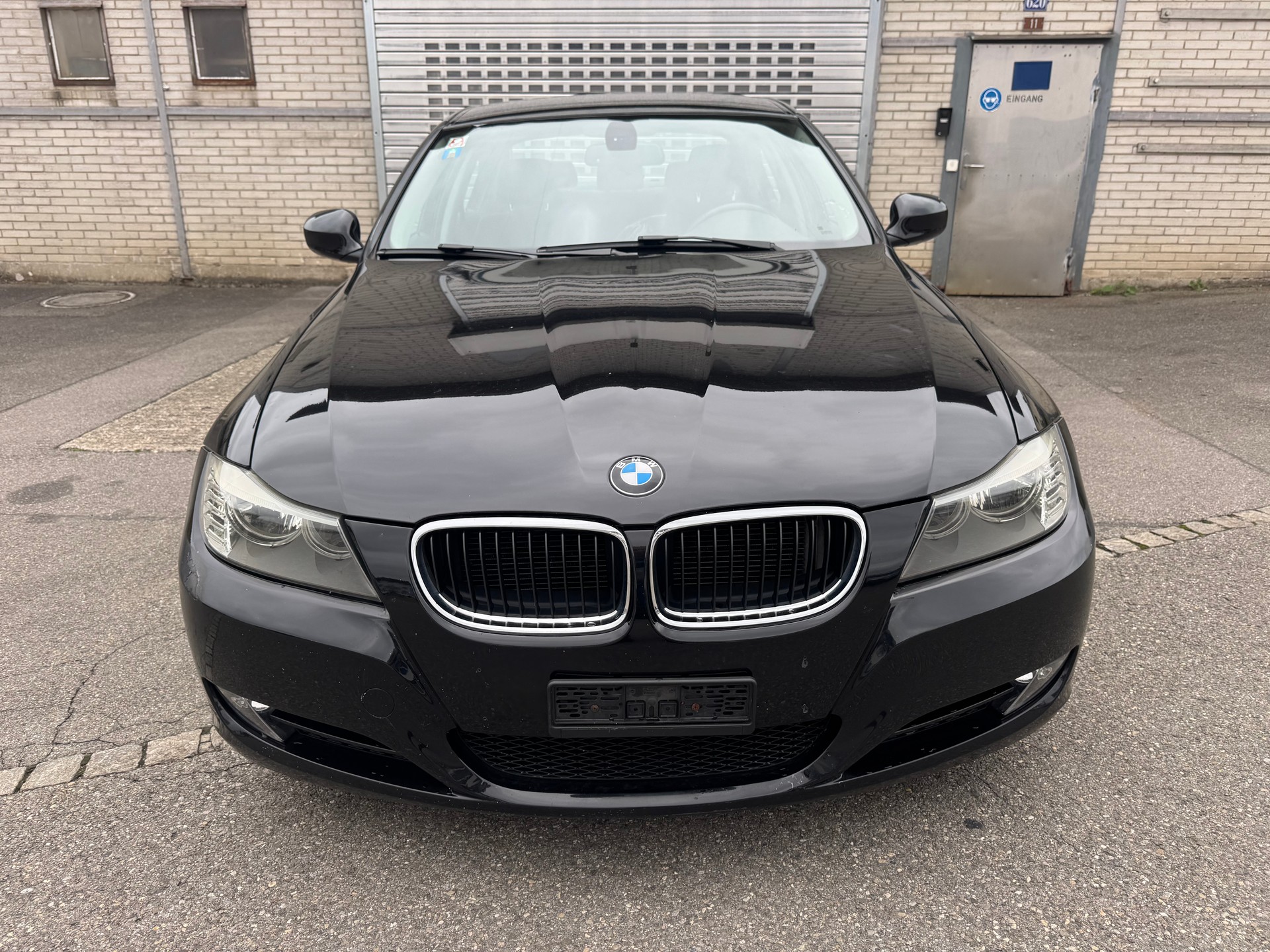 BMW 318i Dynamic Edition Steptronic-image-1