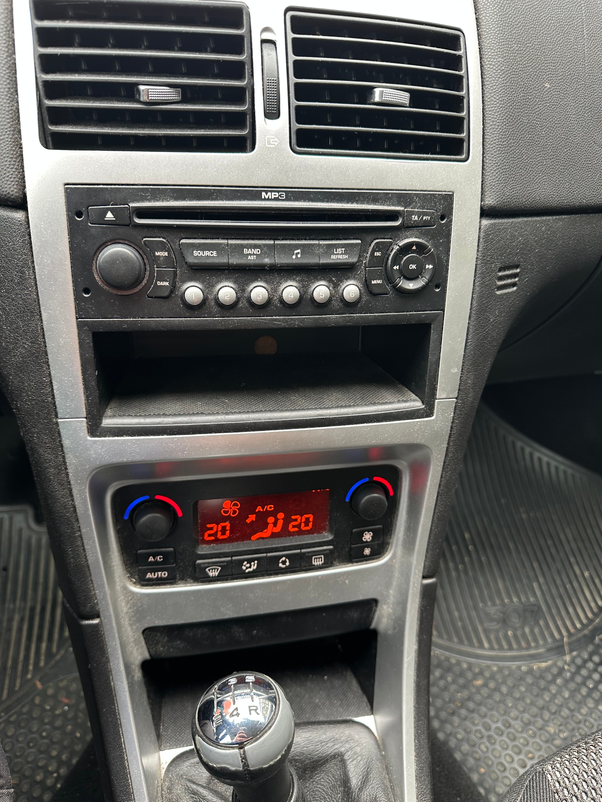 PEUGEOT 307 1.6 HDI XS FIXPREIS-image-16