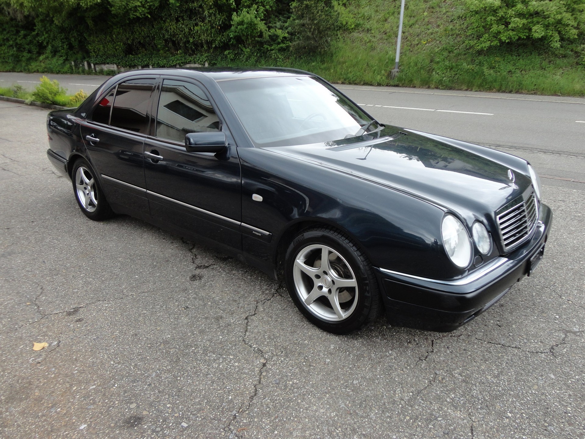 MERCEDES-BENZ E 320 Avantgarde Automatic-image-0