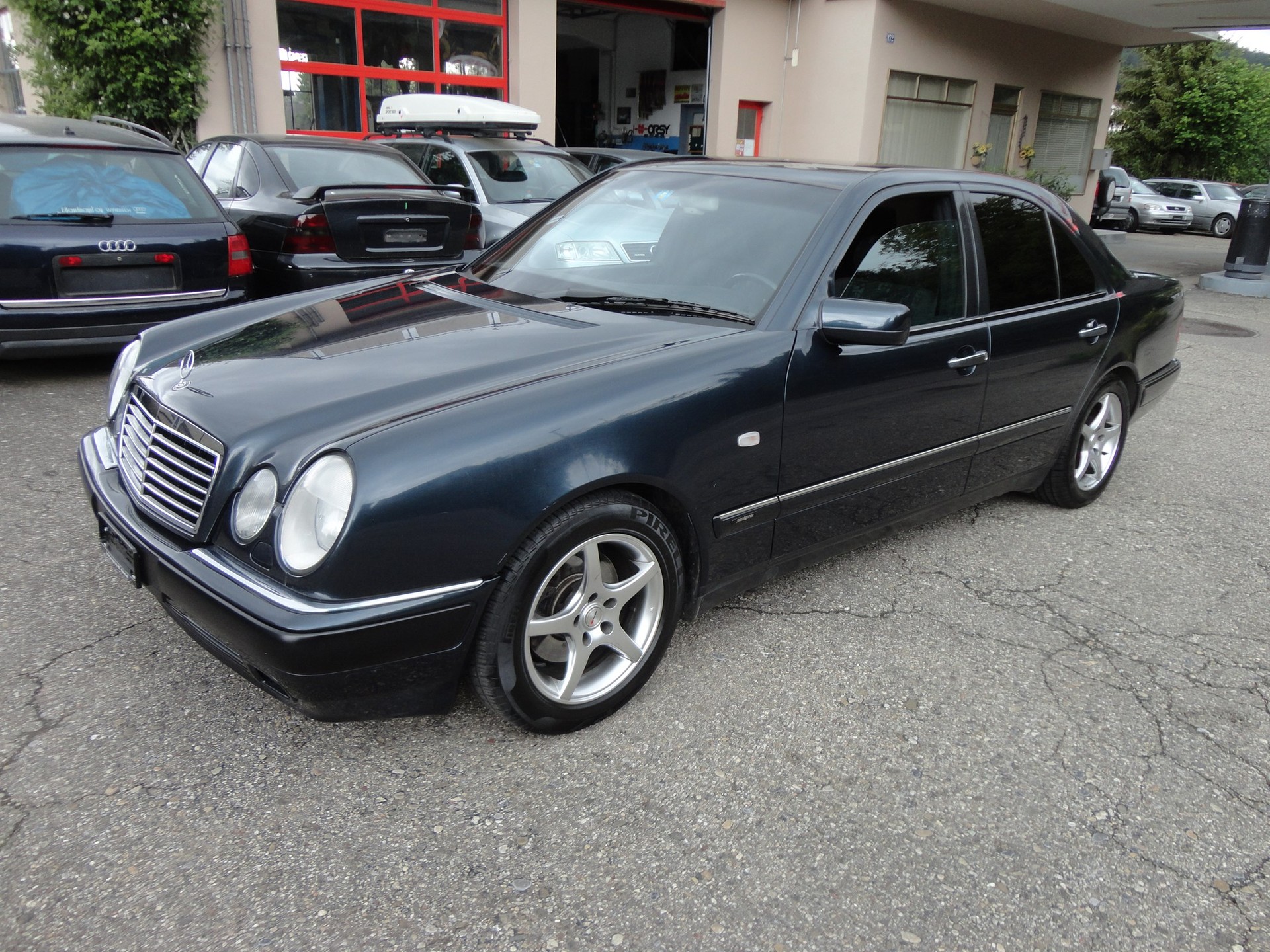 MERCEDES-BENZ E 320 Avantgarde Automatic-image-1