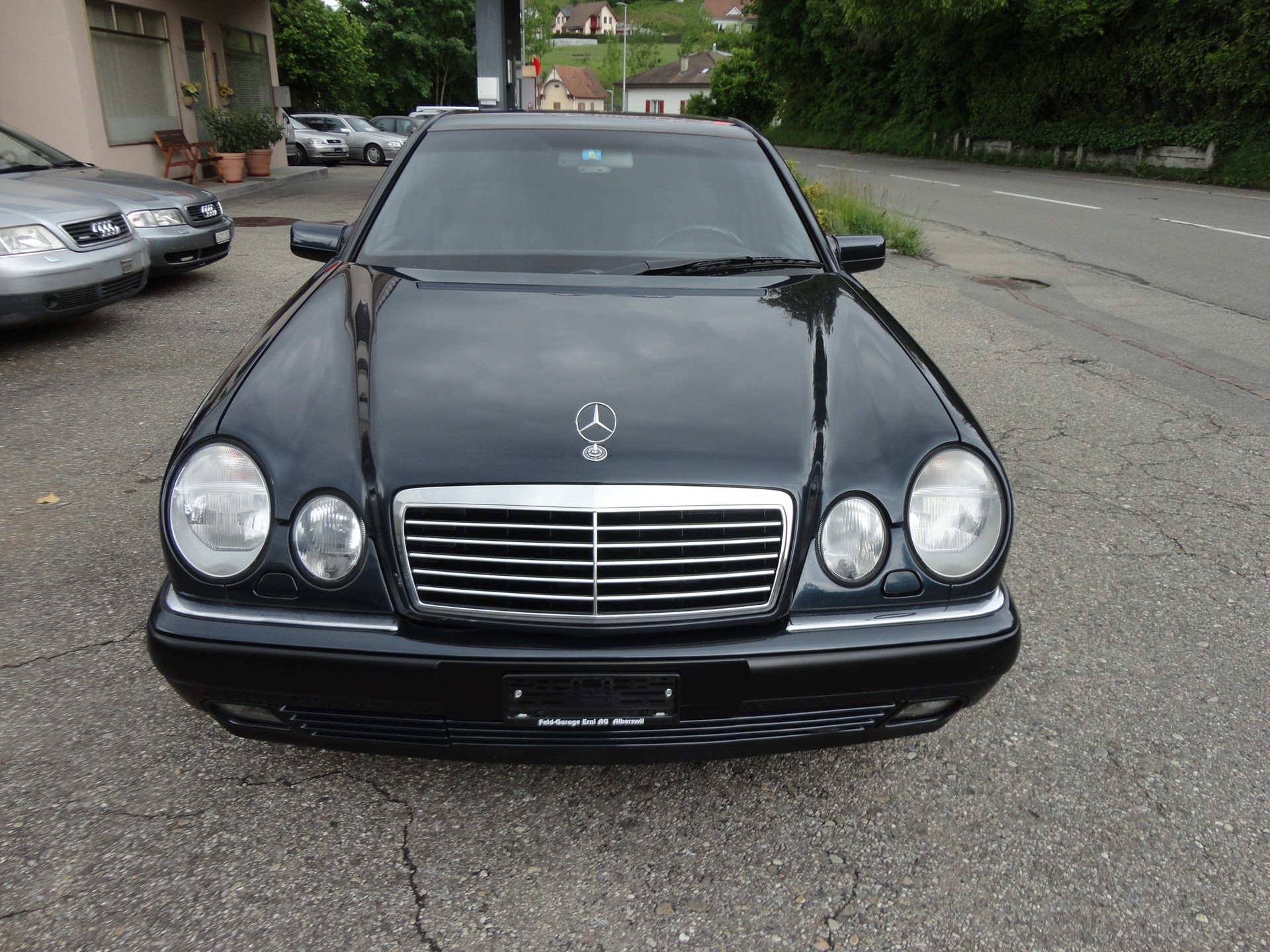 MERCEDES-BENZ E 320 Avantgarde Automatic-image-2