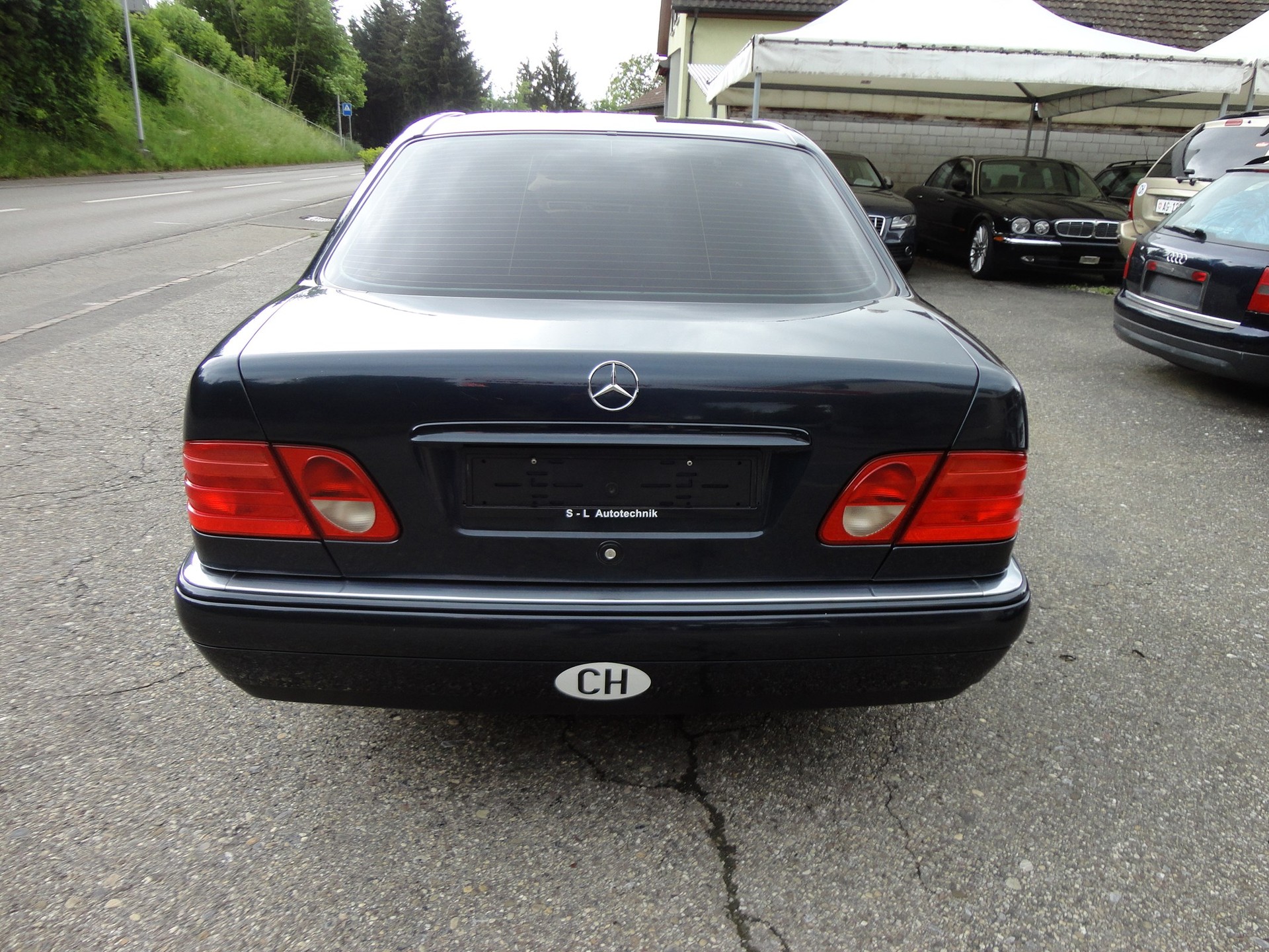 MERCEDES-BENZ E 320 Avantgarde Automatic-image-3