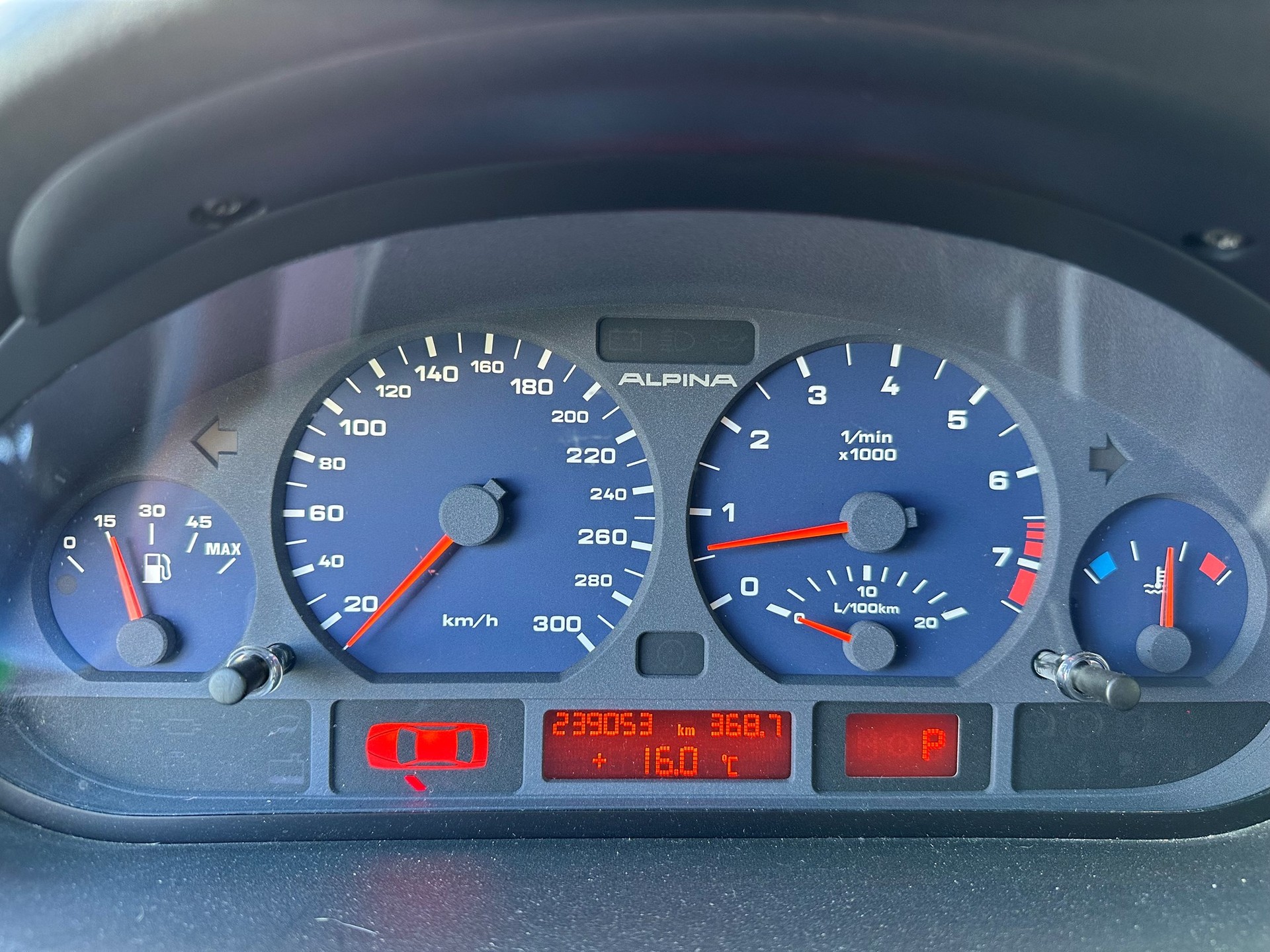 BMW-ALPINA B3 3.3 X Touring S.Tronic-image-28